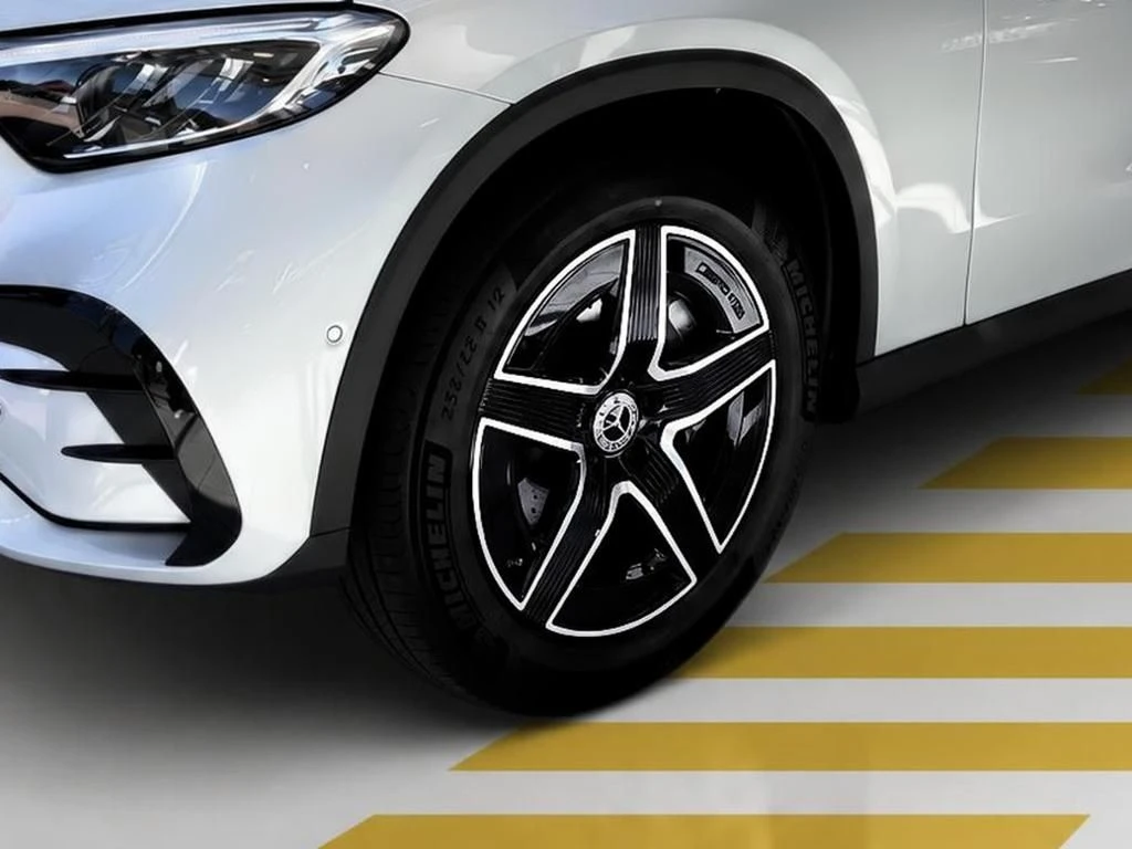 Mercedes-Benz-GLC 300 d-image-5