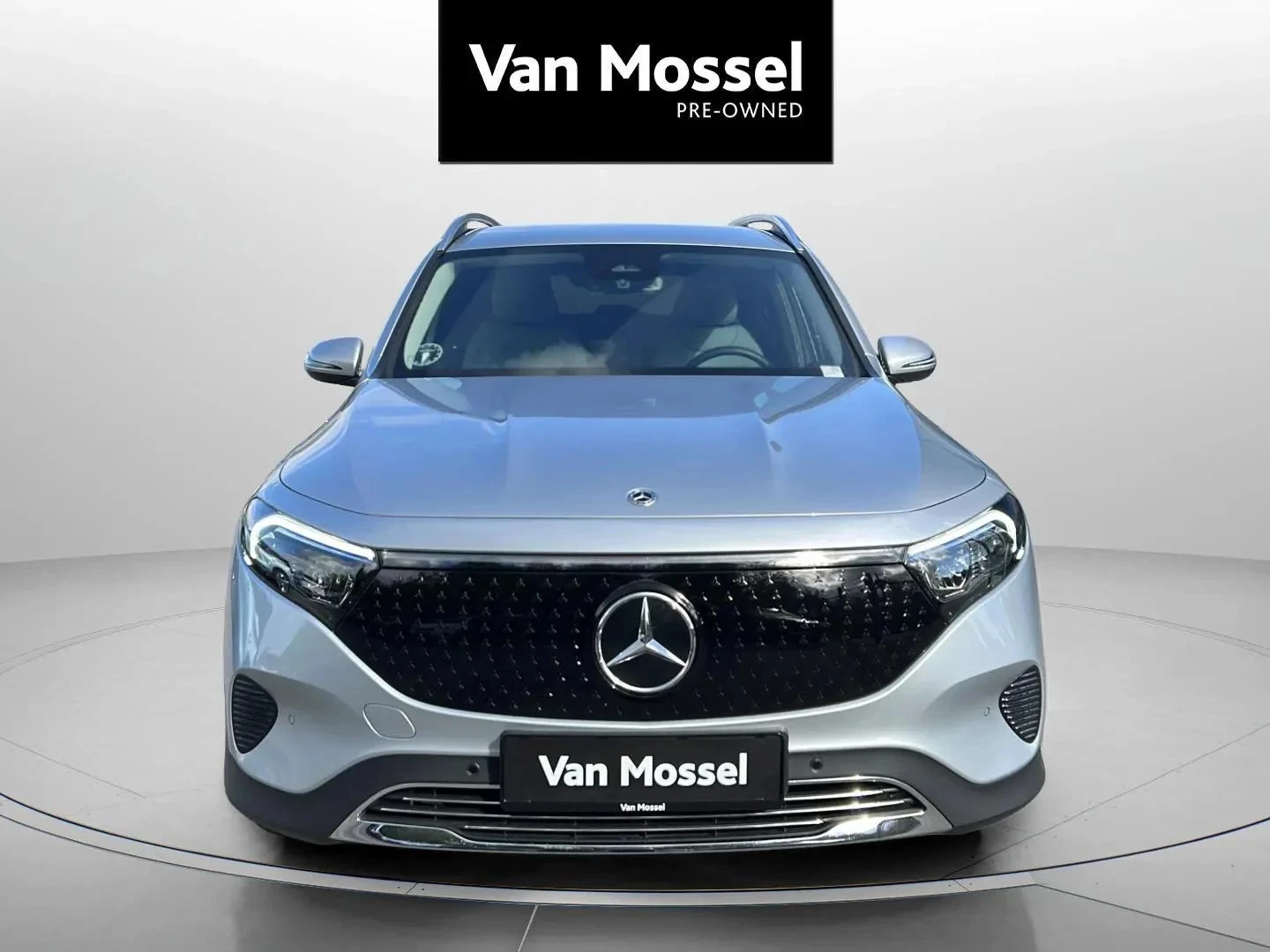 Mercedes-Benz-EQB-image-1