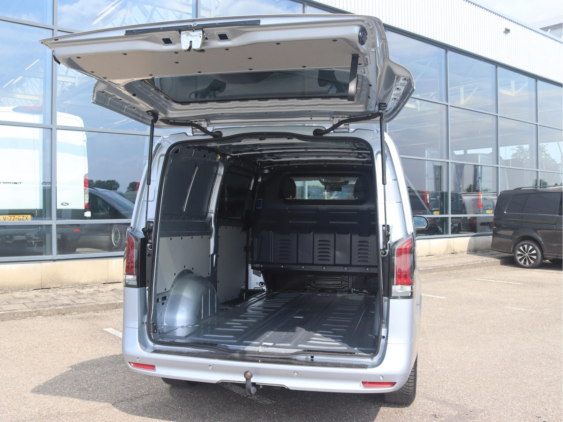 Mercedes-Benz-Vito-image-2