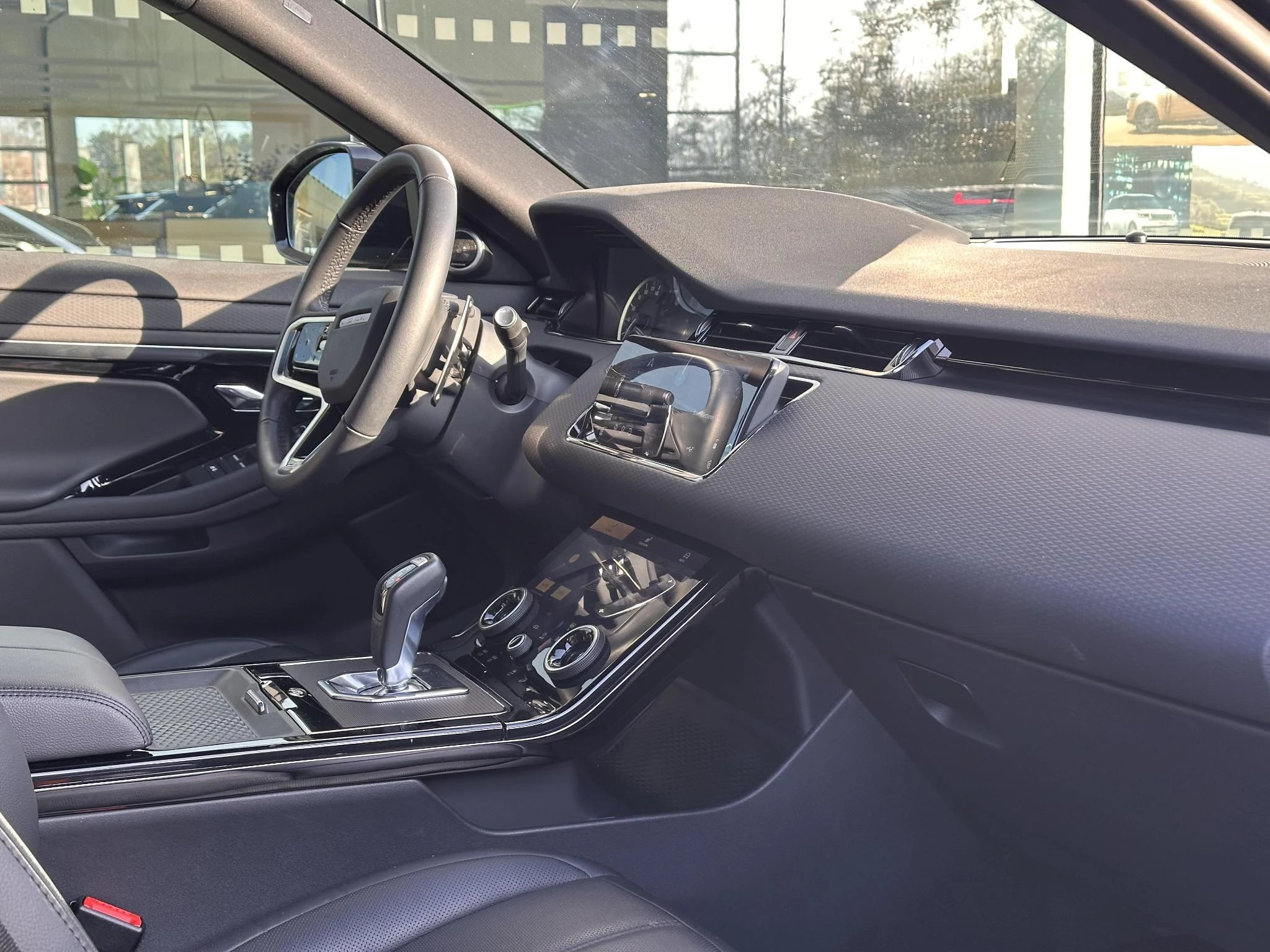 Land Rover-Range Rover Evoque-image-2