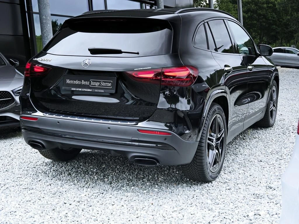 Mercedes-Benz-GLA 200 d-image-5