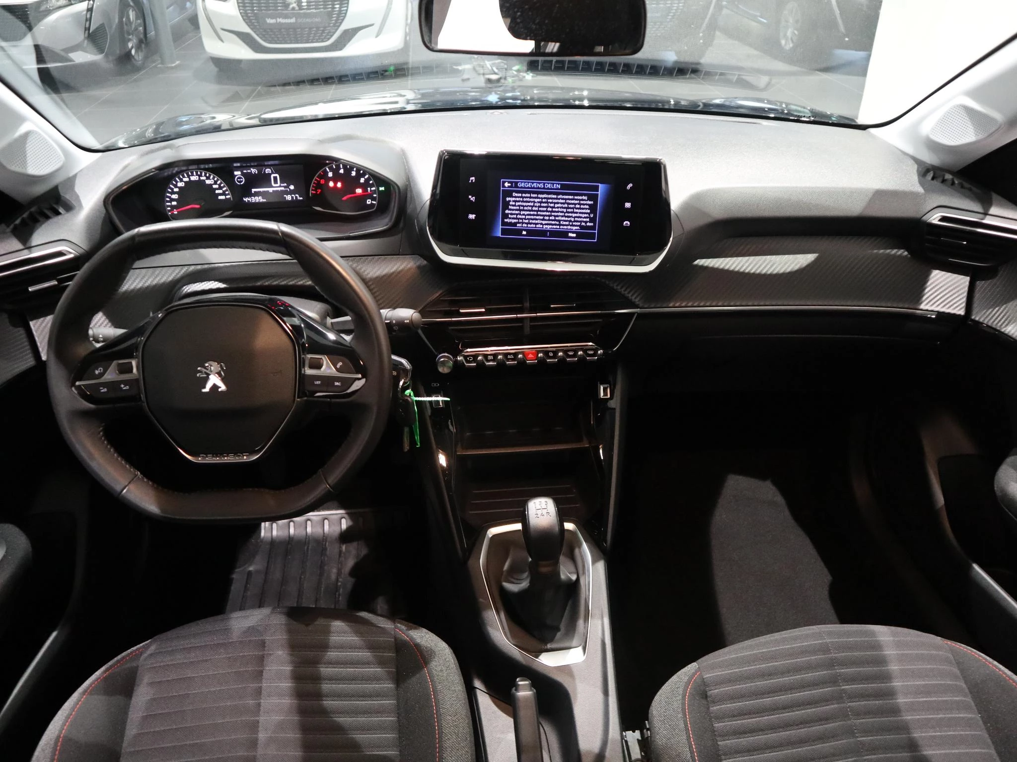 Peugeot-208-image-11