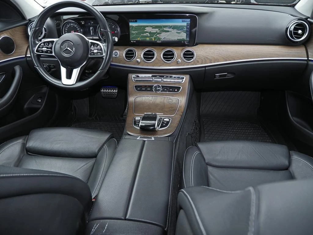 Mercedes-Benz-E-Klasse 220-image-12