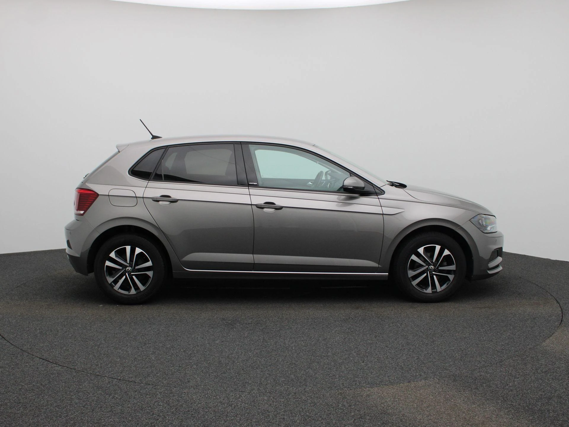 Volkswagen-Polo-image-6