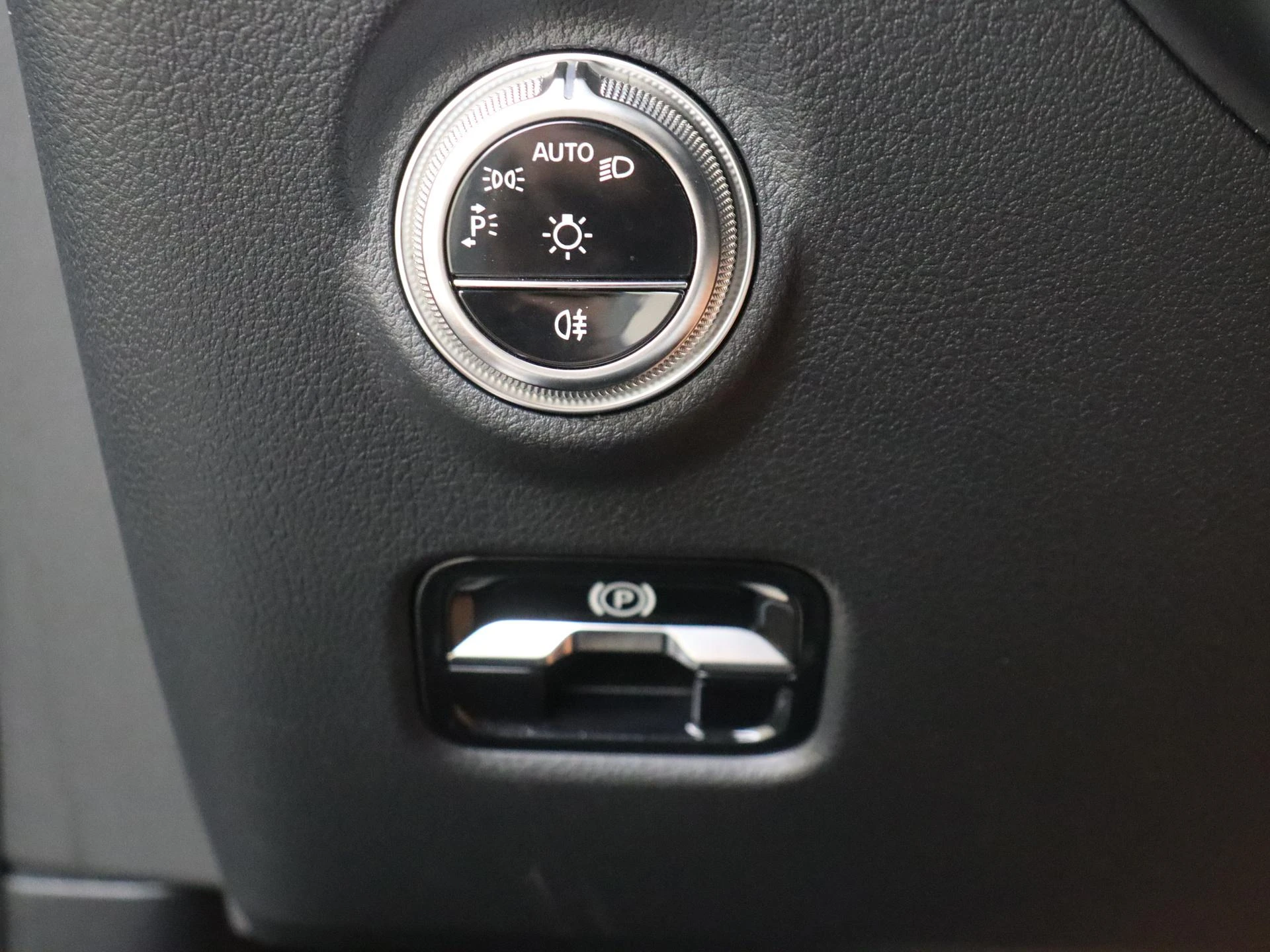 Mercedes-Benz-CLE-image-24
