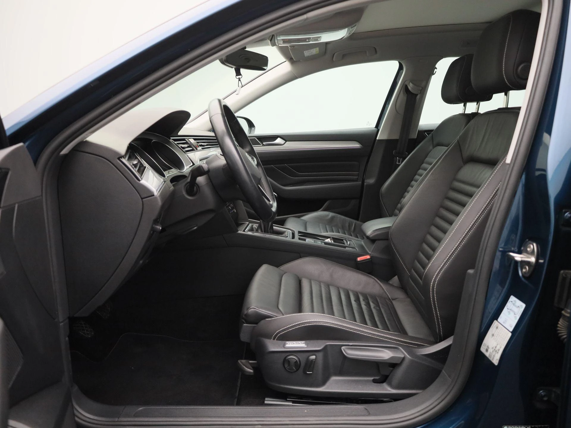 Volkswagen-Passat-image-10