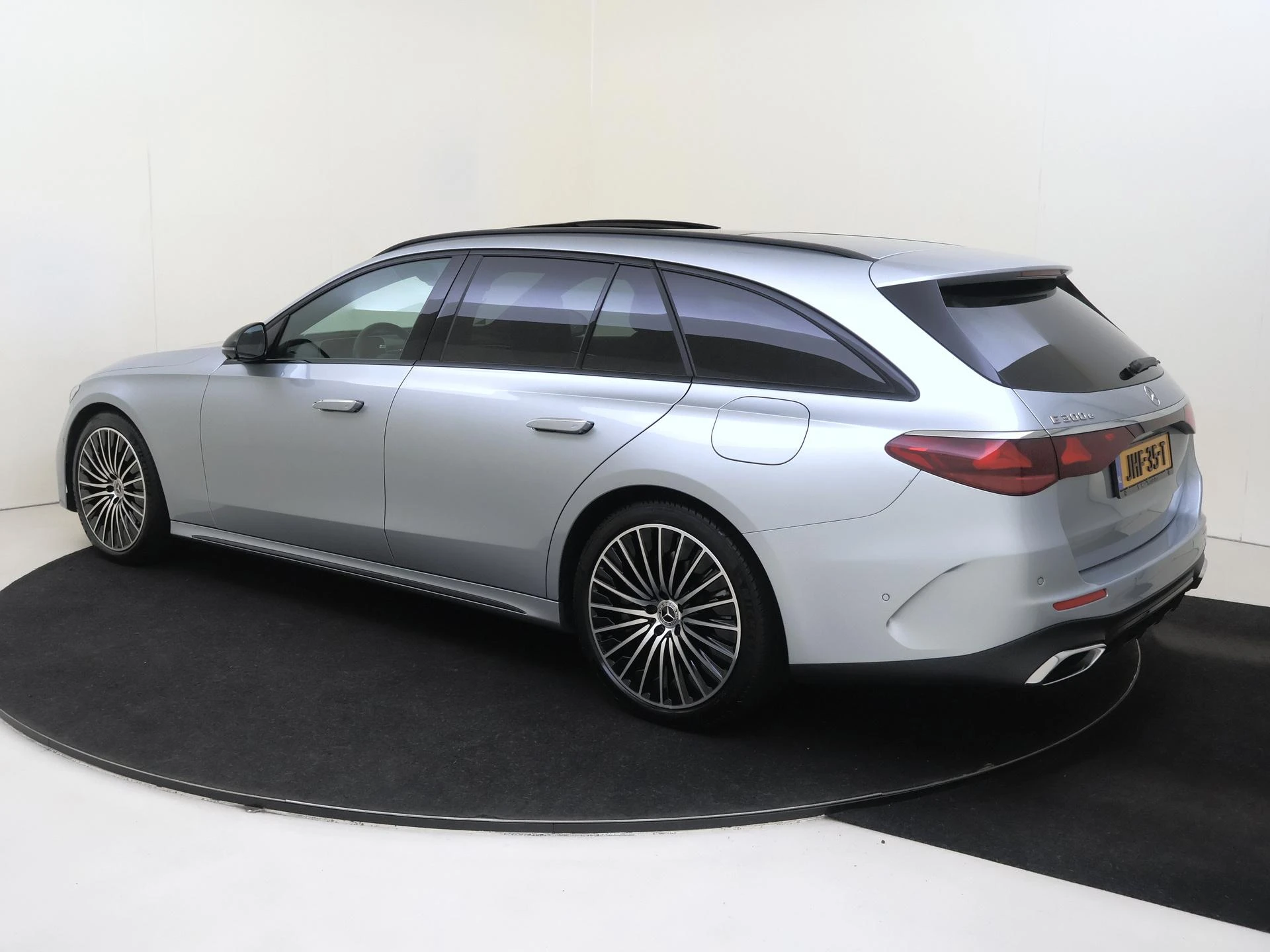 Mercedes-Benz-E-Klasse-image-2