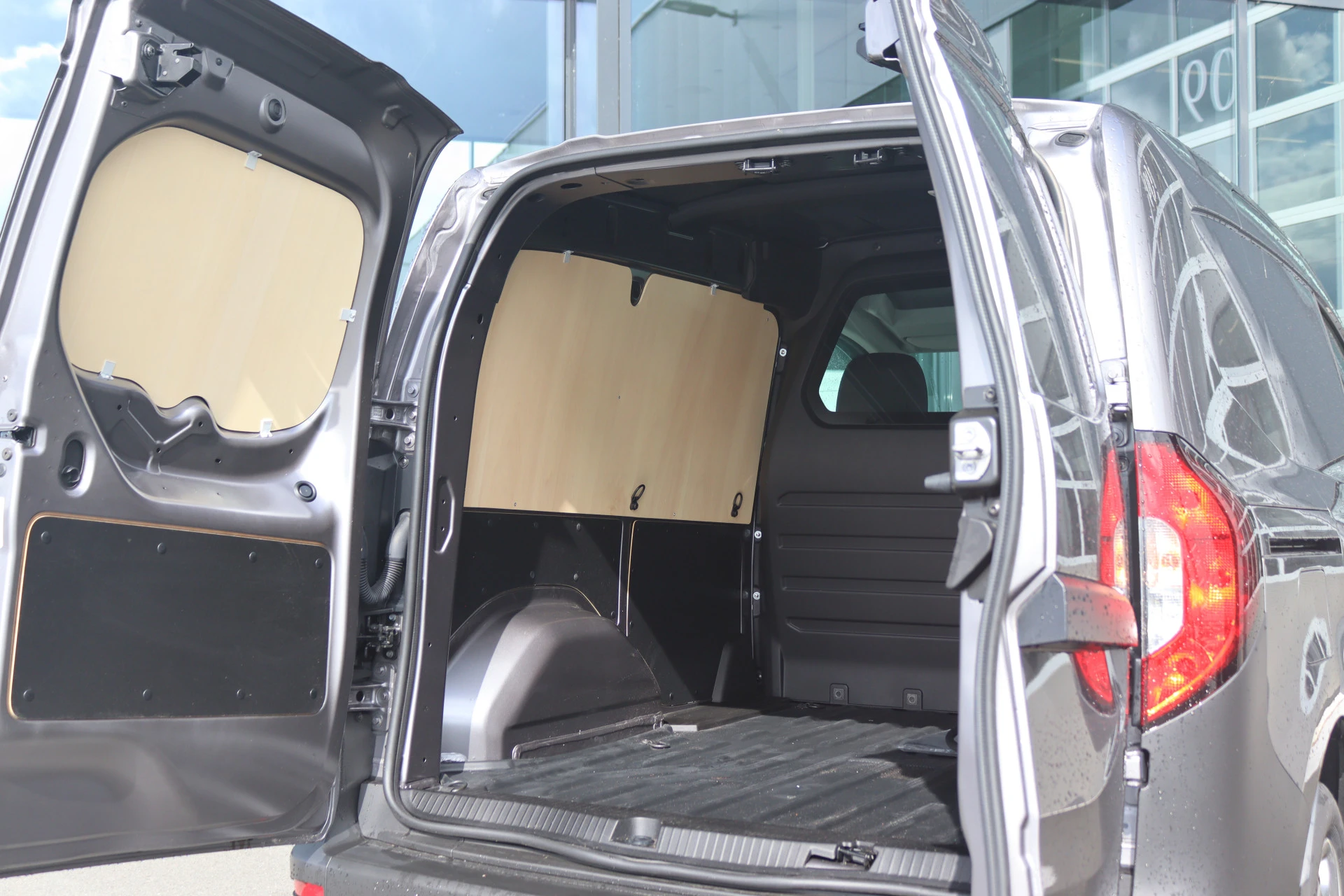 Mercedes-Benz-eCitan-image-2