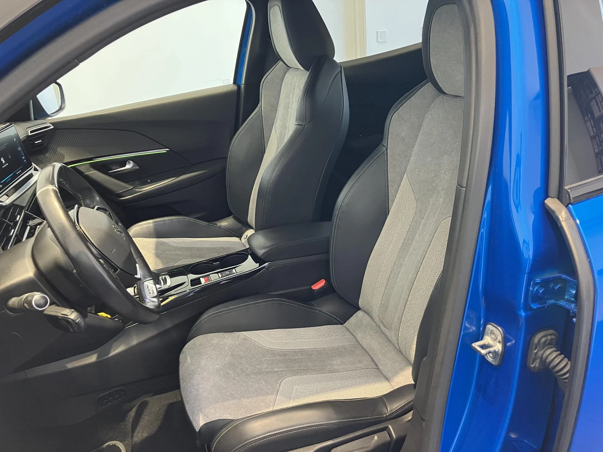 Peugeot-e-2008-image-13