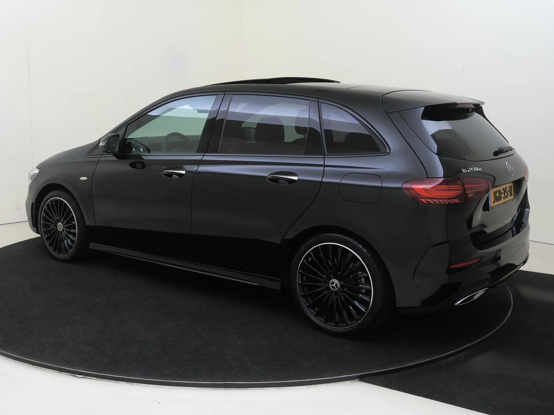 Mercedes-Benz-B-Klasse-image-2