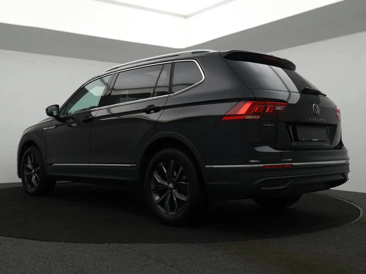 Volkswagen-Tiguan Allspace-image-12