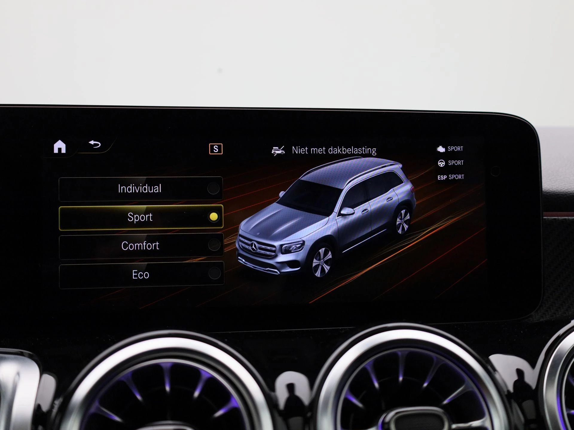 Mercedes-Benz-GLB-image-22