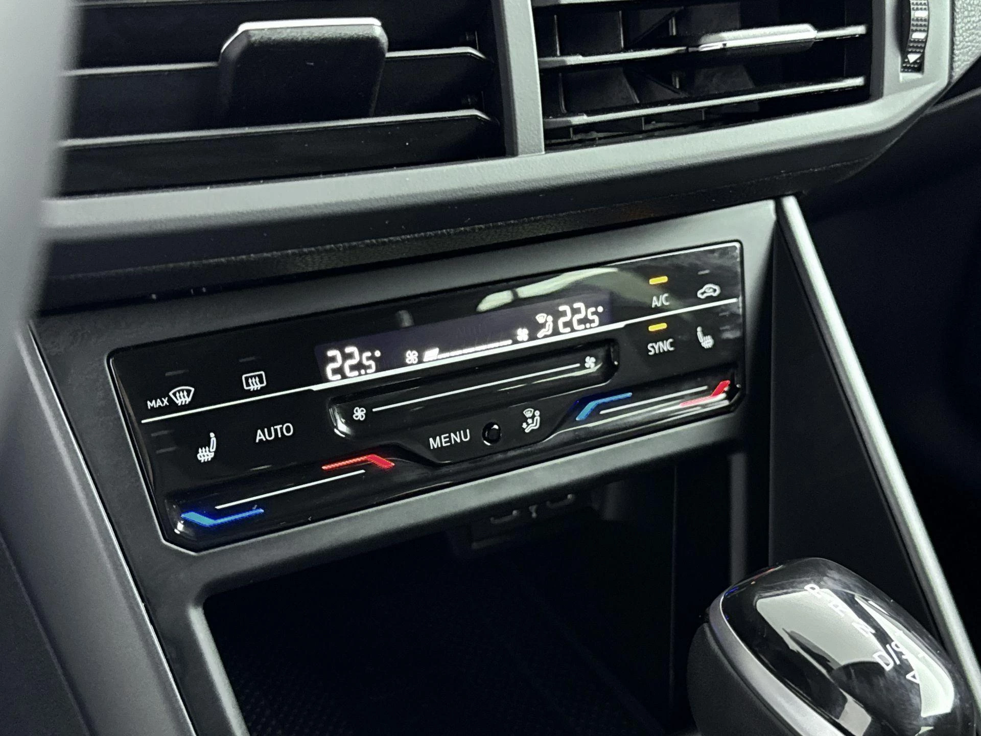 Volkswagen-Polo-image-14