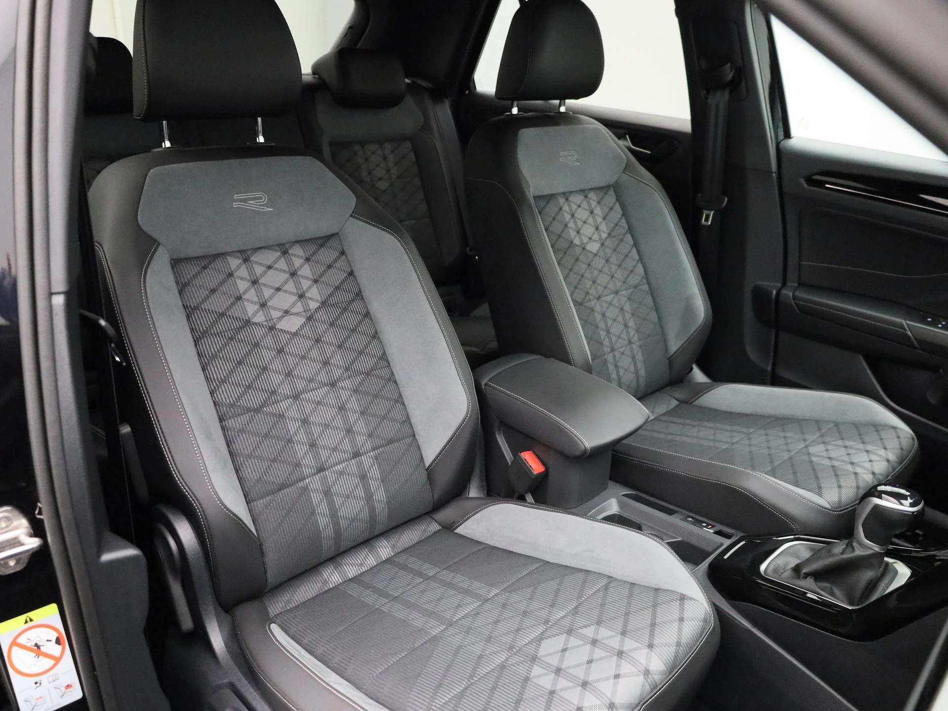 Volkswagen-T-Roc-image-42