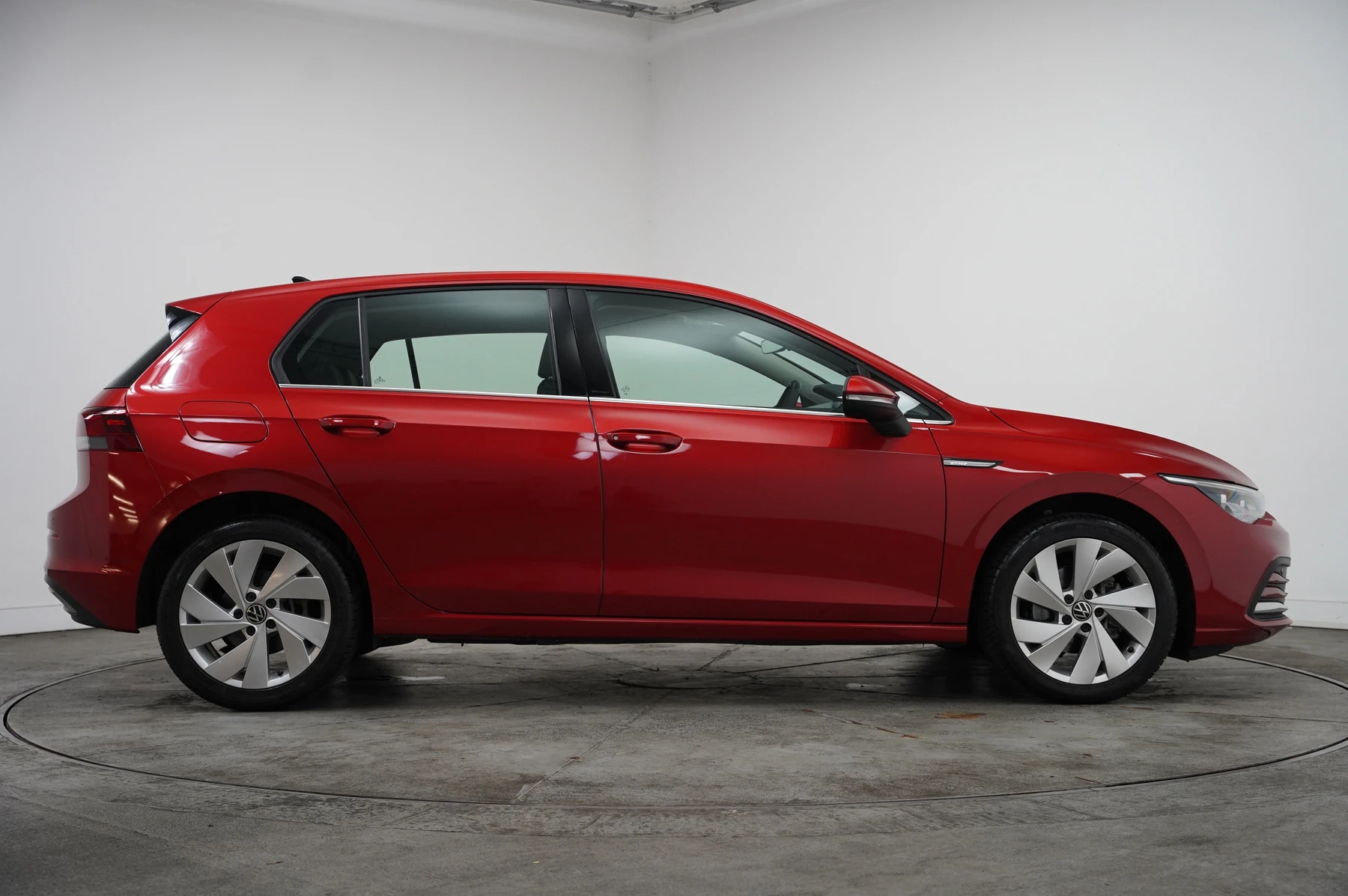 Volkswagen-Golf-image-3