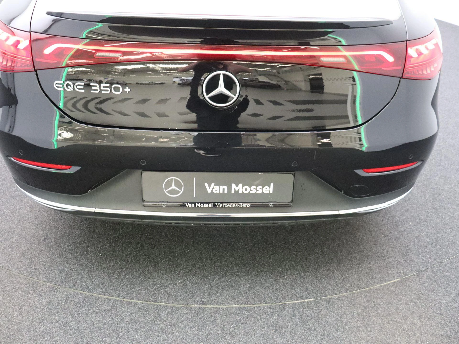Mercedes-Benz-EQE-image-17