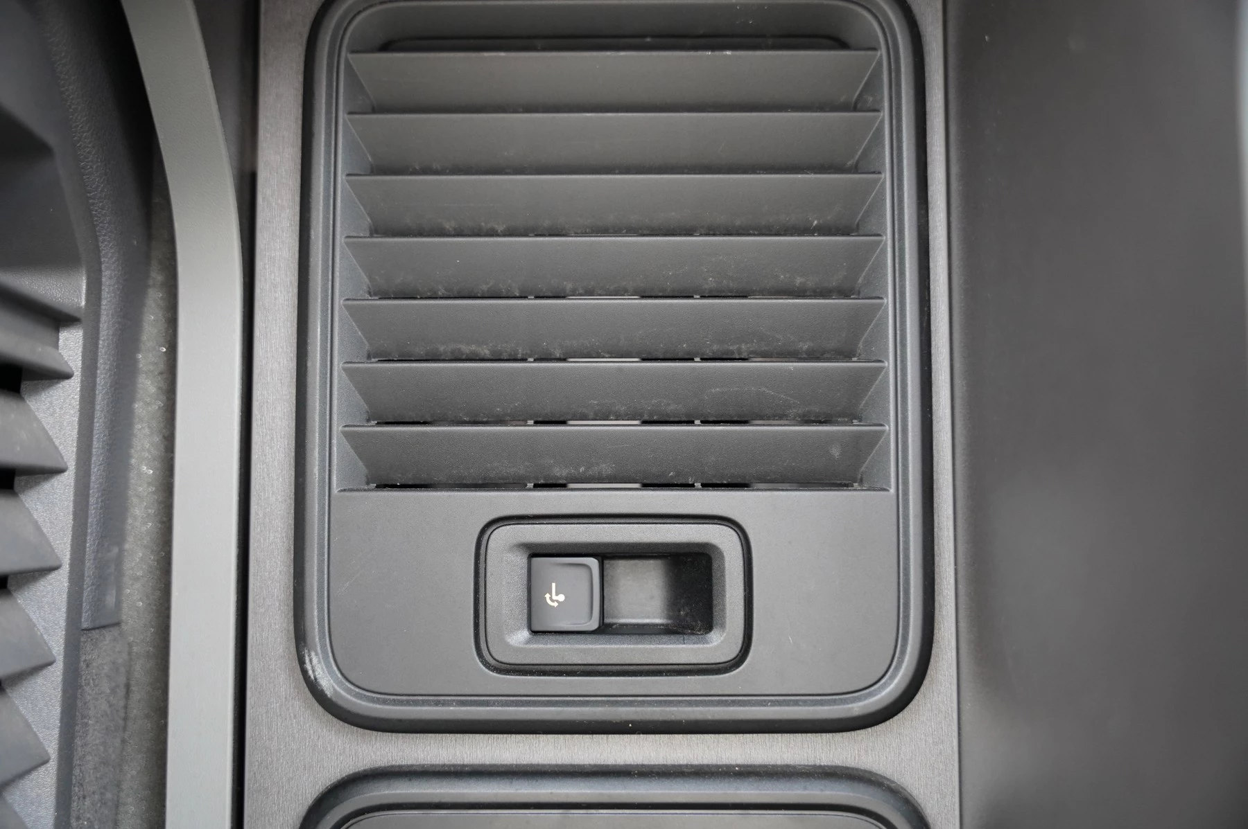 Volkswagen-California-image-29