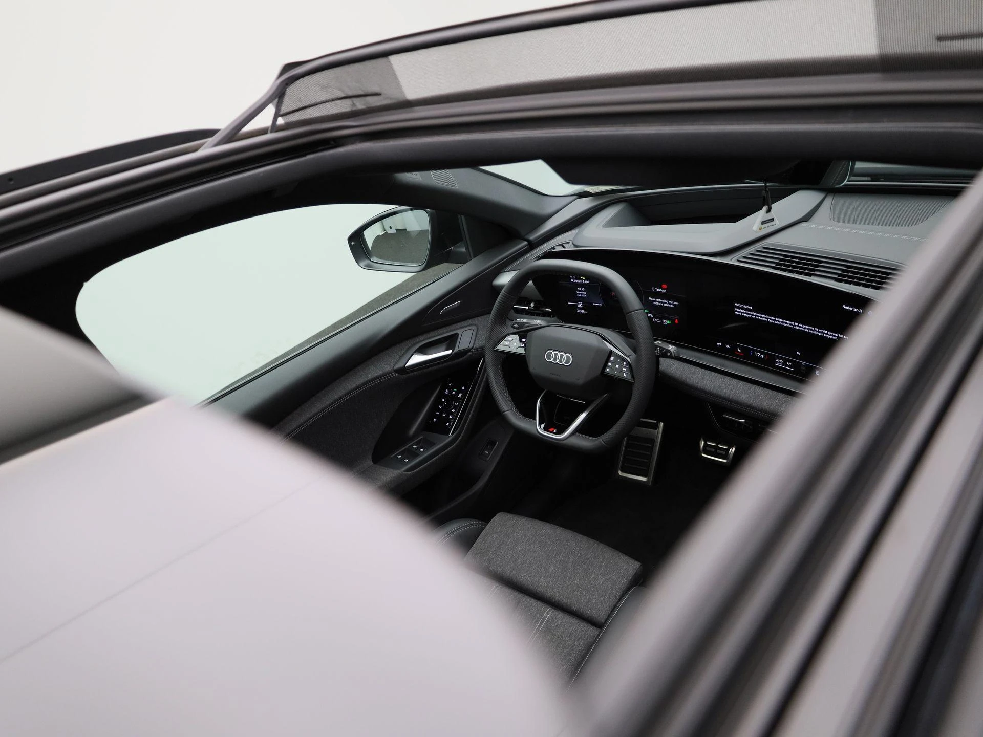 Audi-Q6 e-tron-image-45