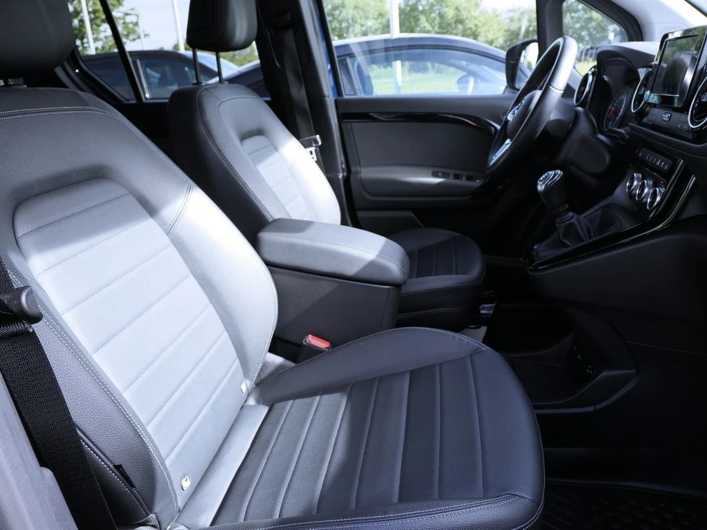 Mercedes-Benz-T-Klasse 180-image-11