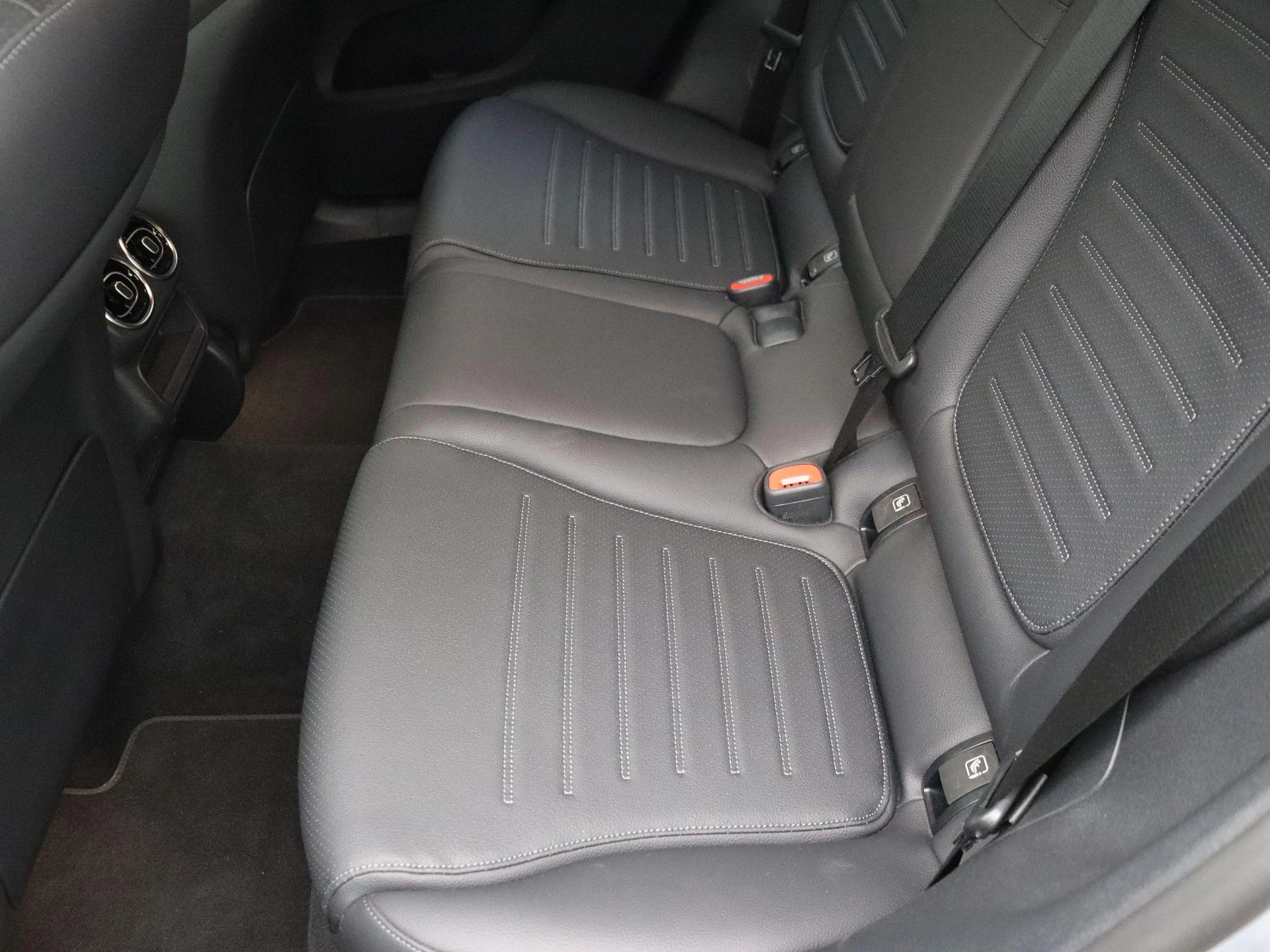 Mercedes-Benz-GLC-image-14