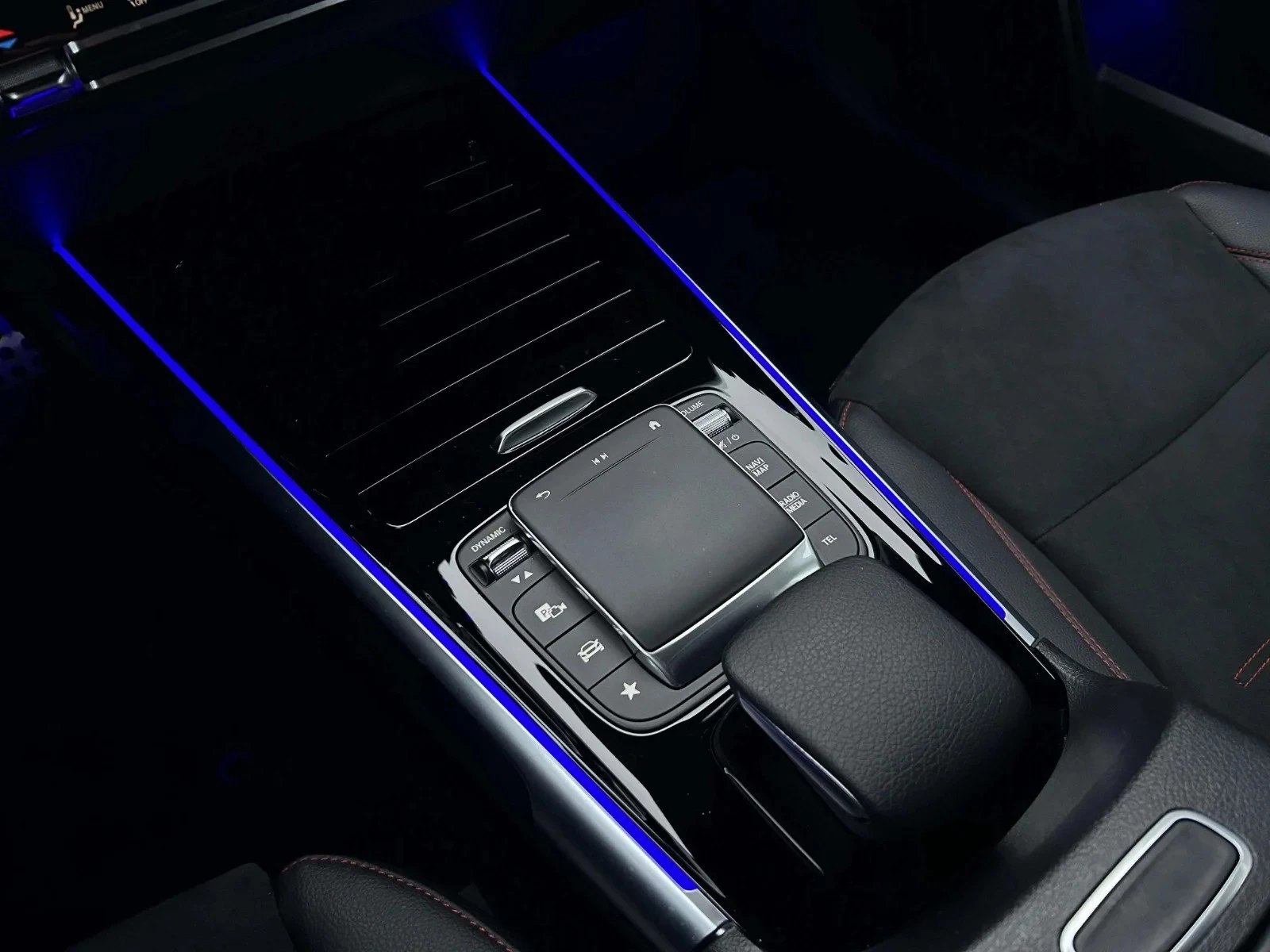 Mercedes-Benz-EQB-image-10