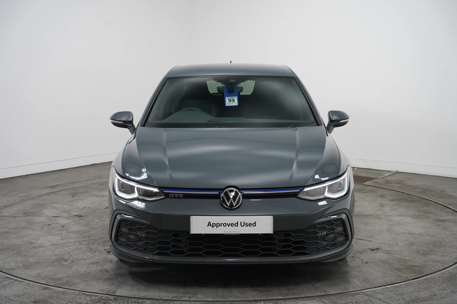 Volkswagen-Golf-image-34