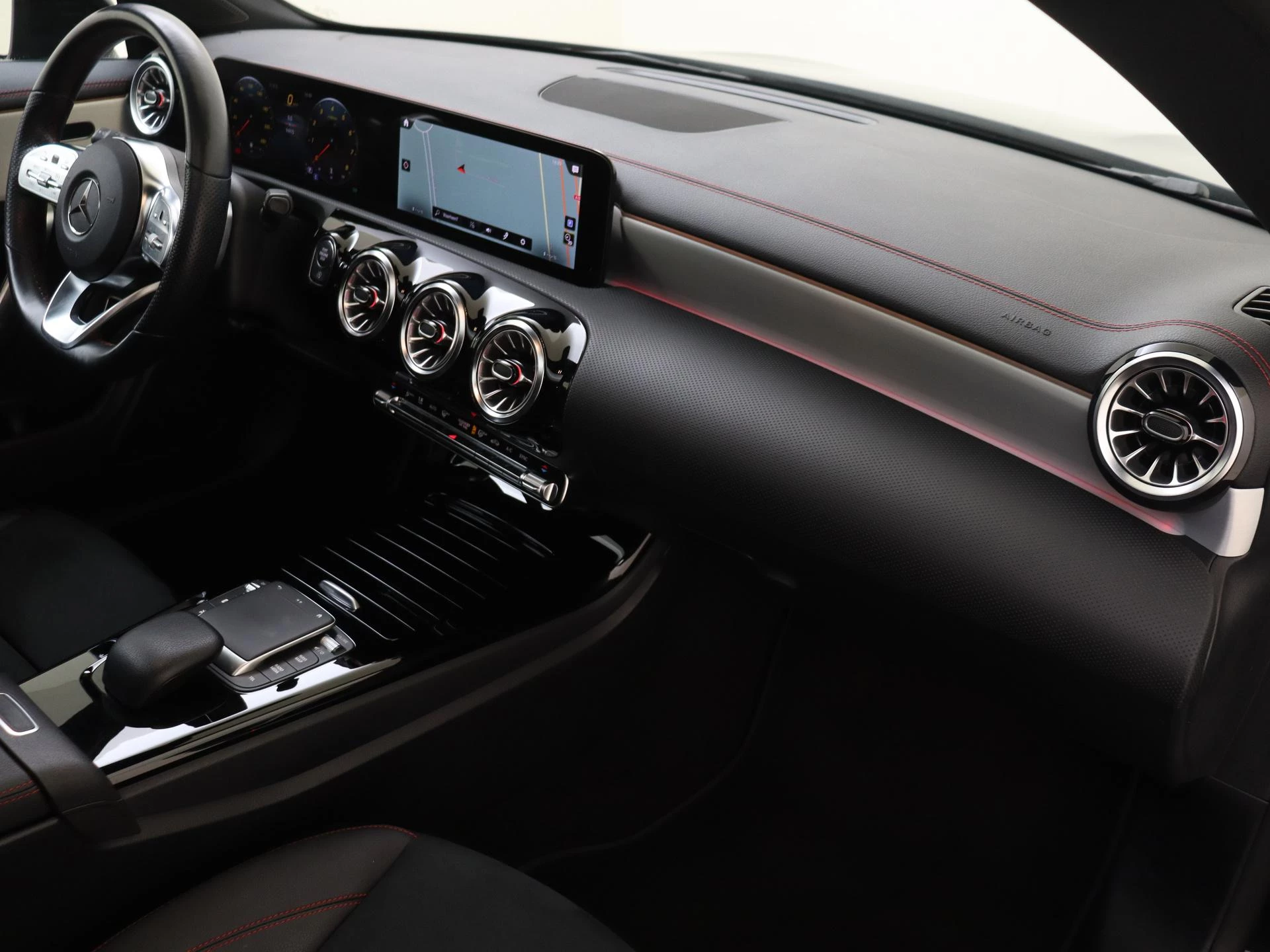 Mercedes-Benz-CLA-image-10