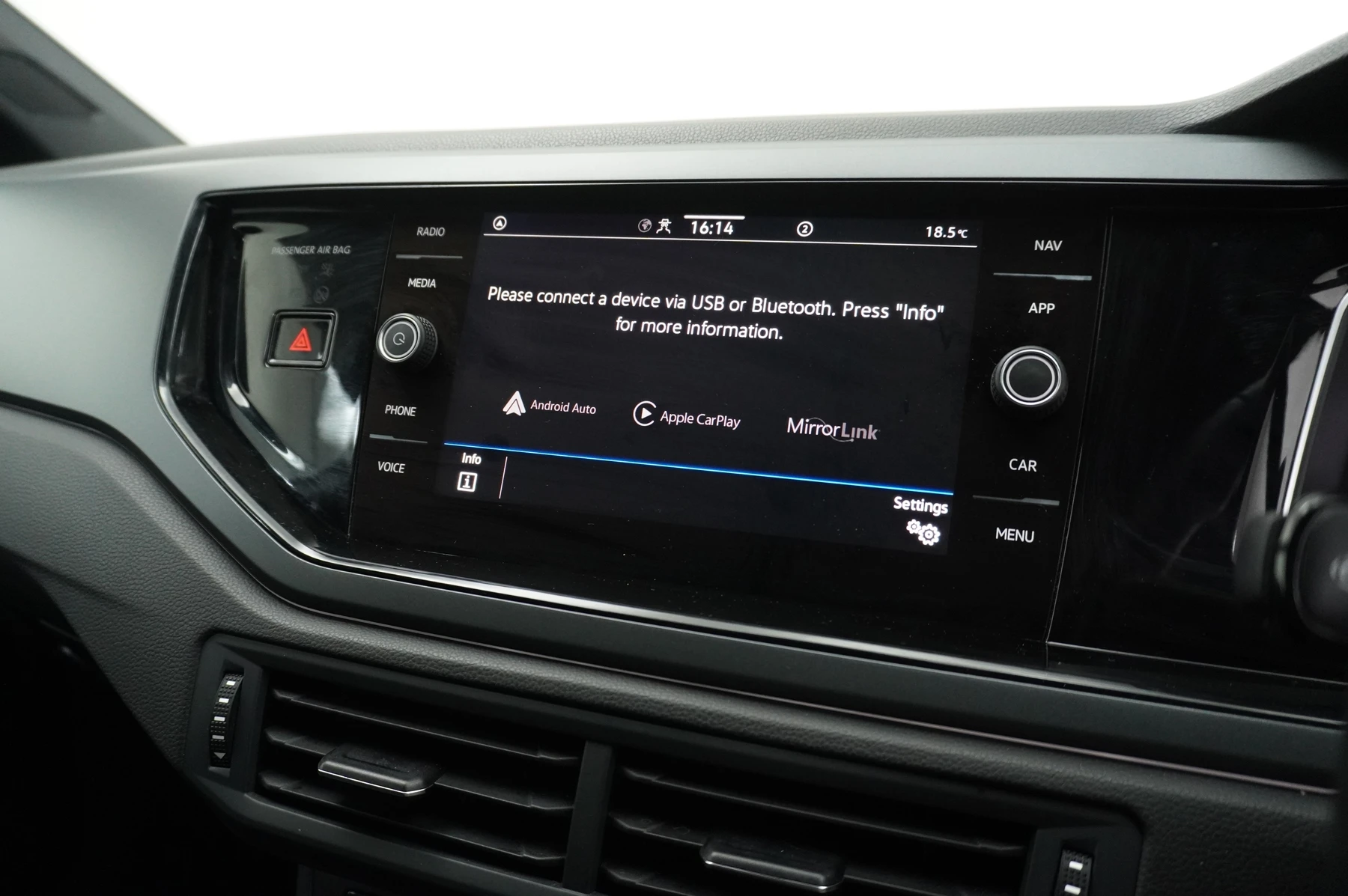 Volkswagen-Polo-image-38