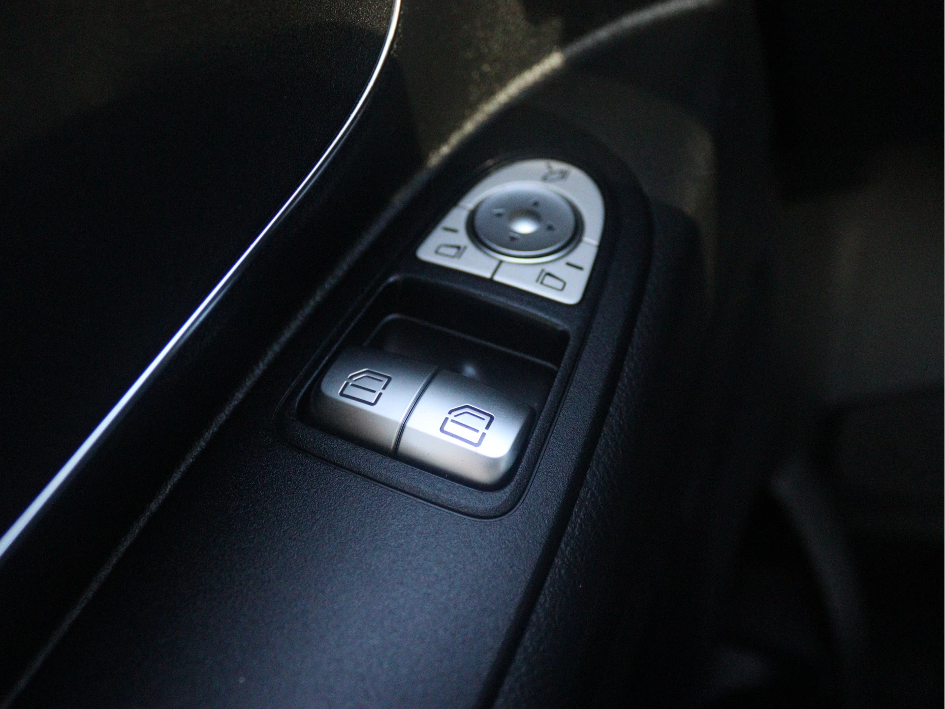 Mercedes-Benz-Vito-image-4
