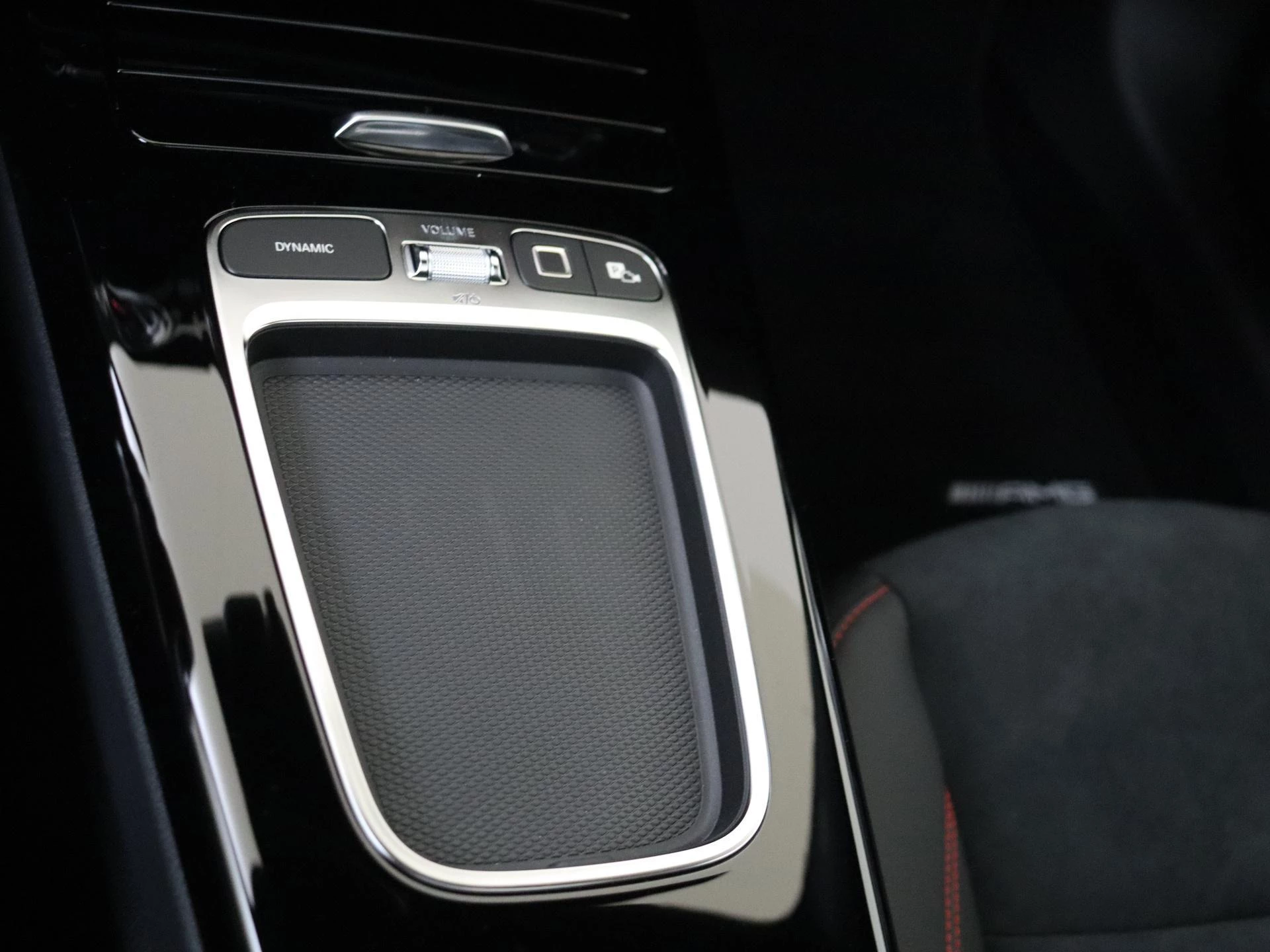 Mercedes-Benz-CLA-image-20