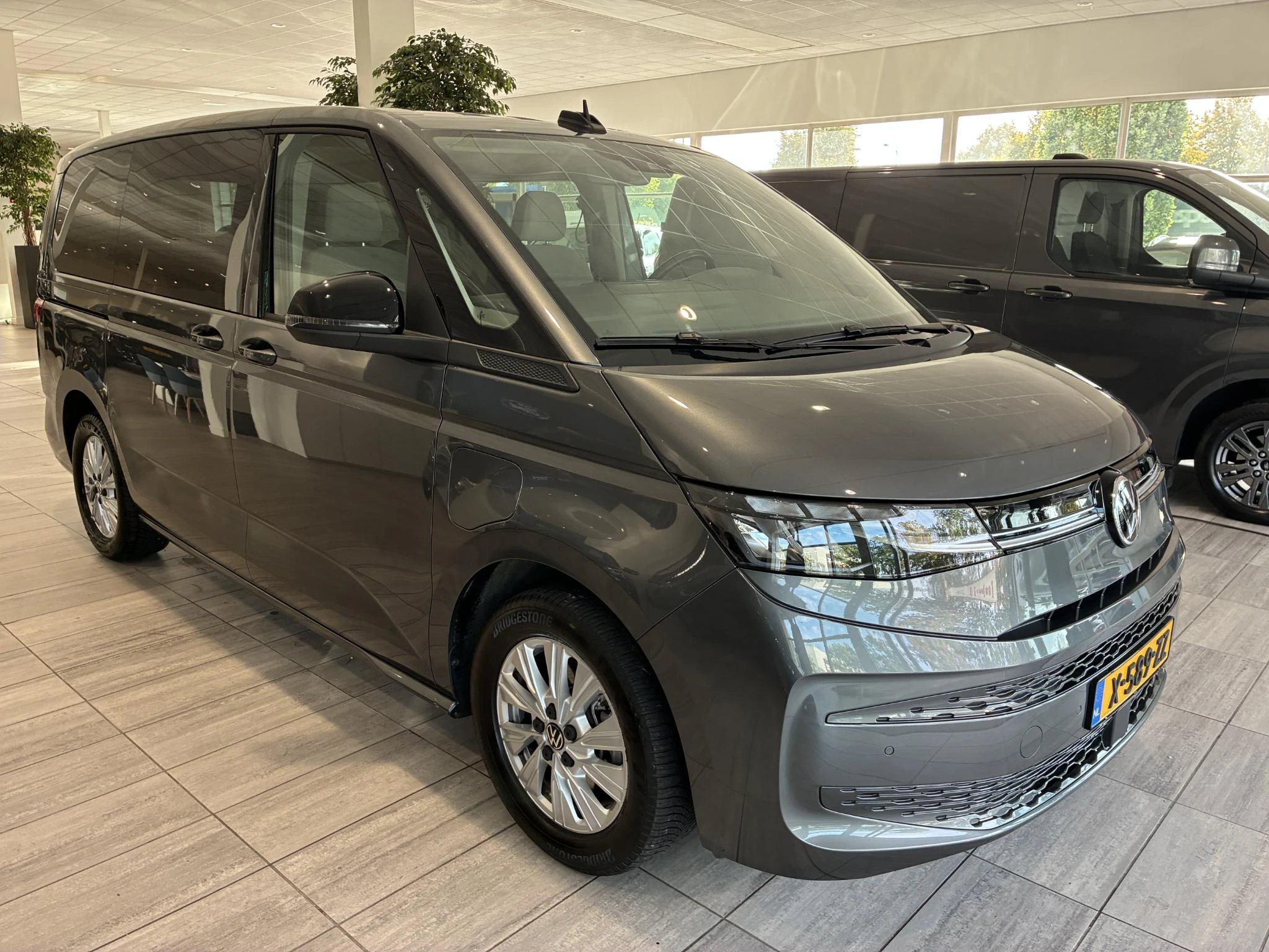 Volkswagen-Multivan-image-6