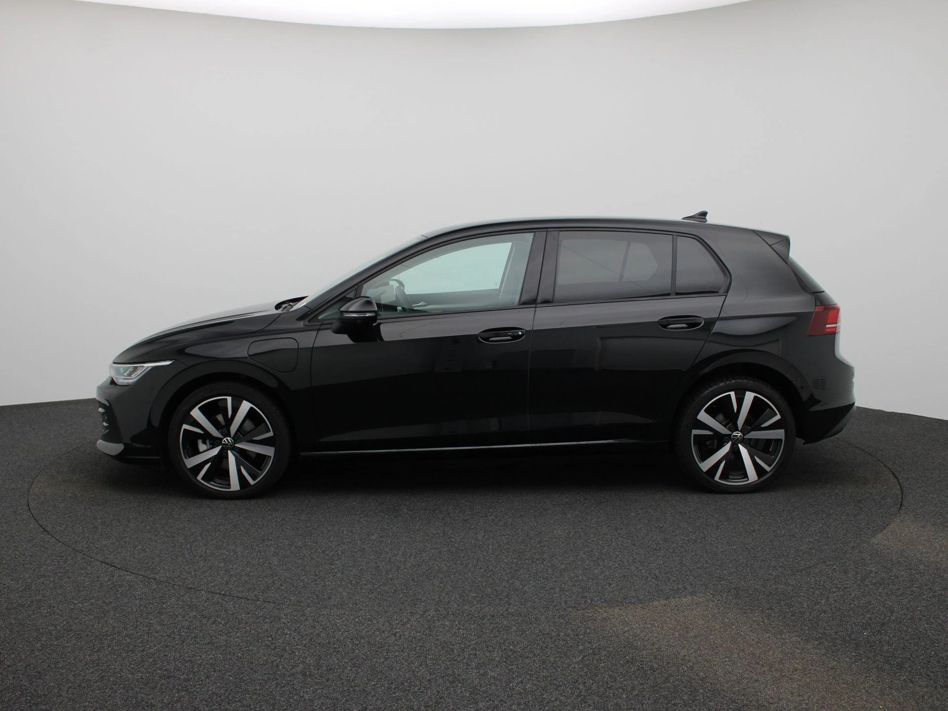 Volkswagen-Golf-image-3
