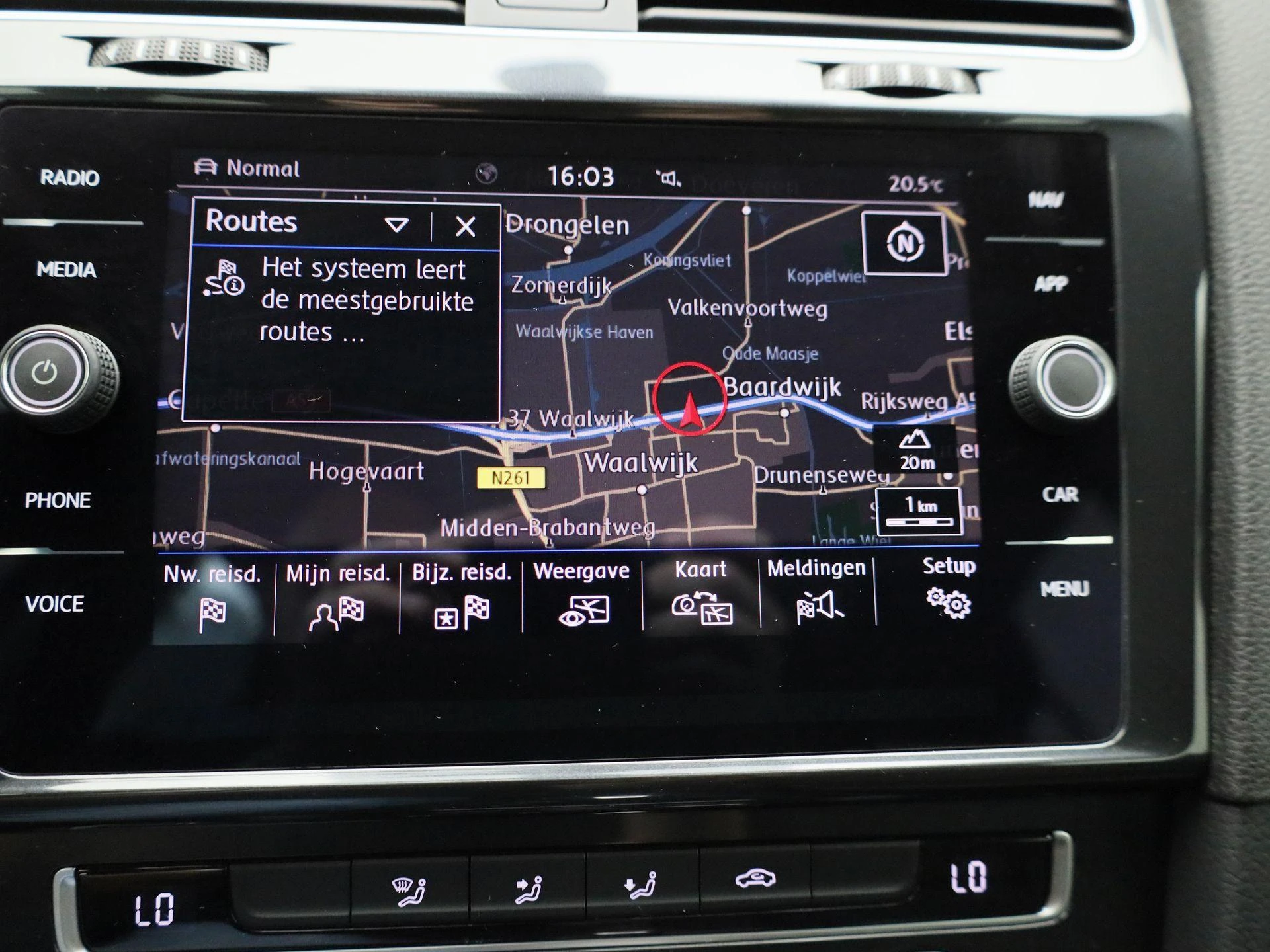 Volkswagen-e-Golf-image-17