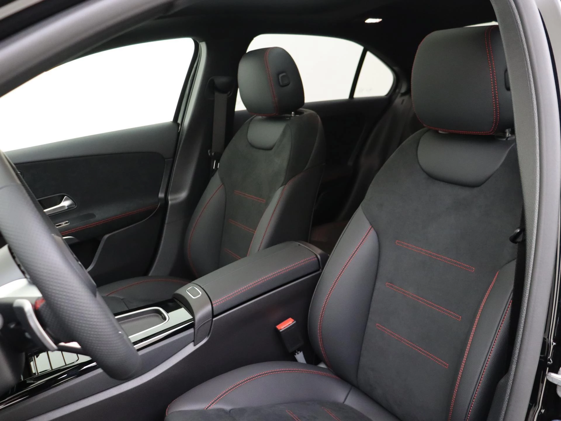 Mercedes-Benz-A-Klasse-image-2