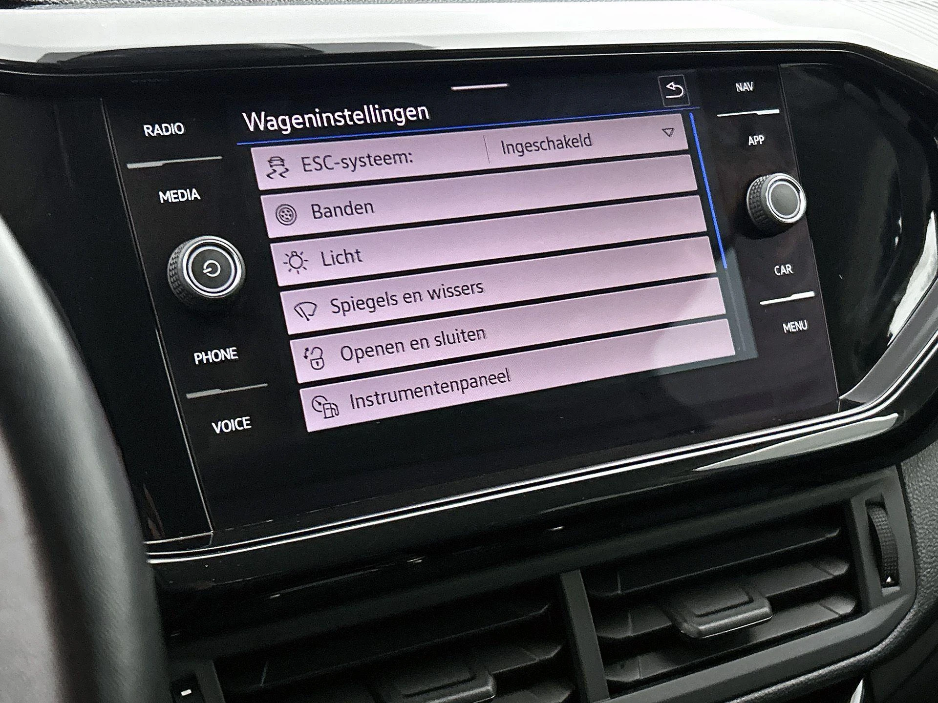 Volkswagen-T-Cross-image-8