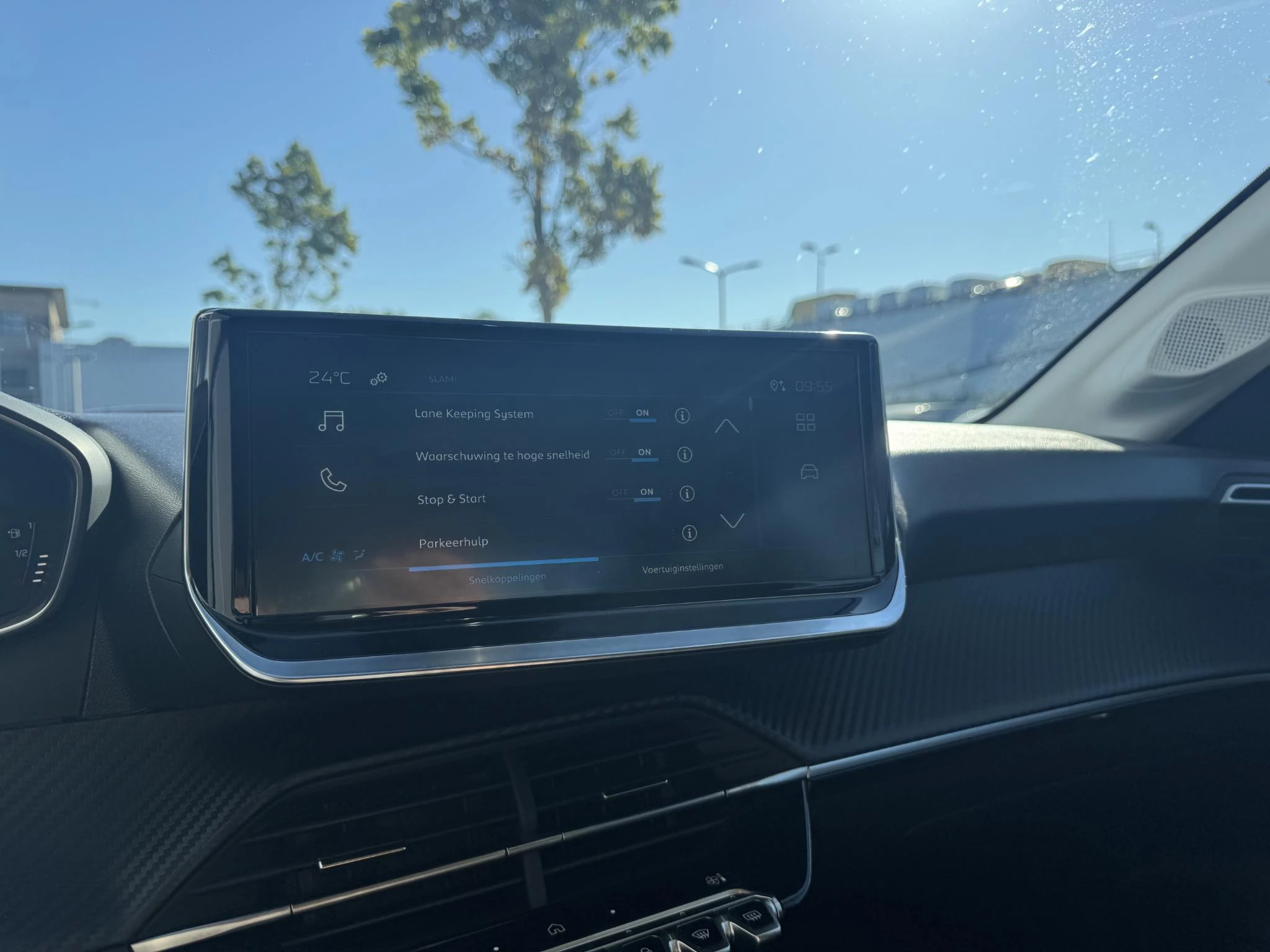 Peugeot-208-image-14