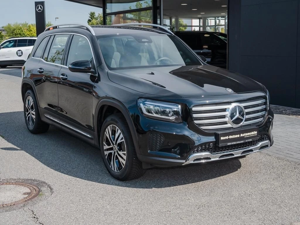 Mercedes-Benz-GLB 200 d-image-4