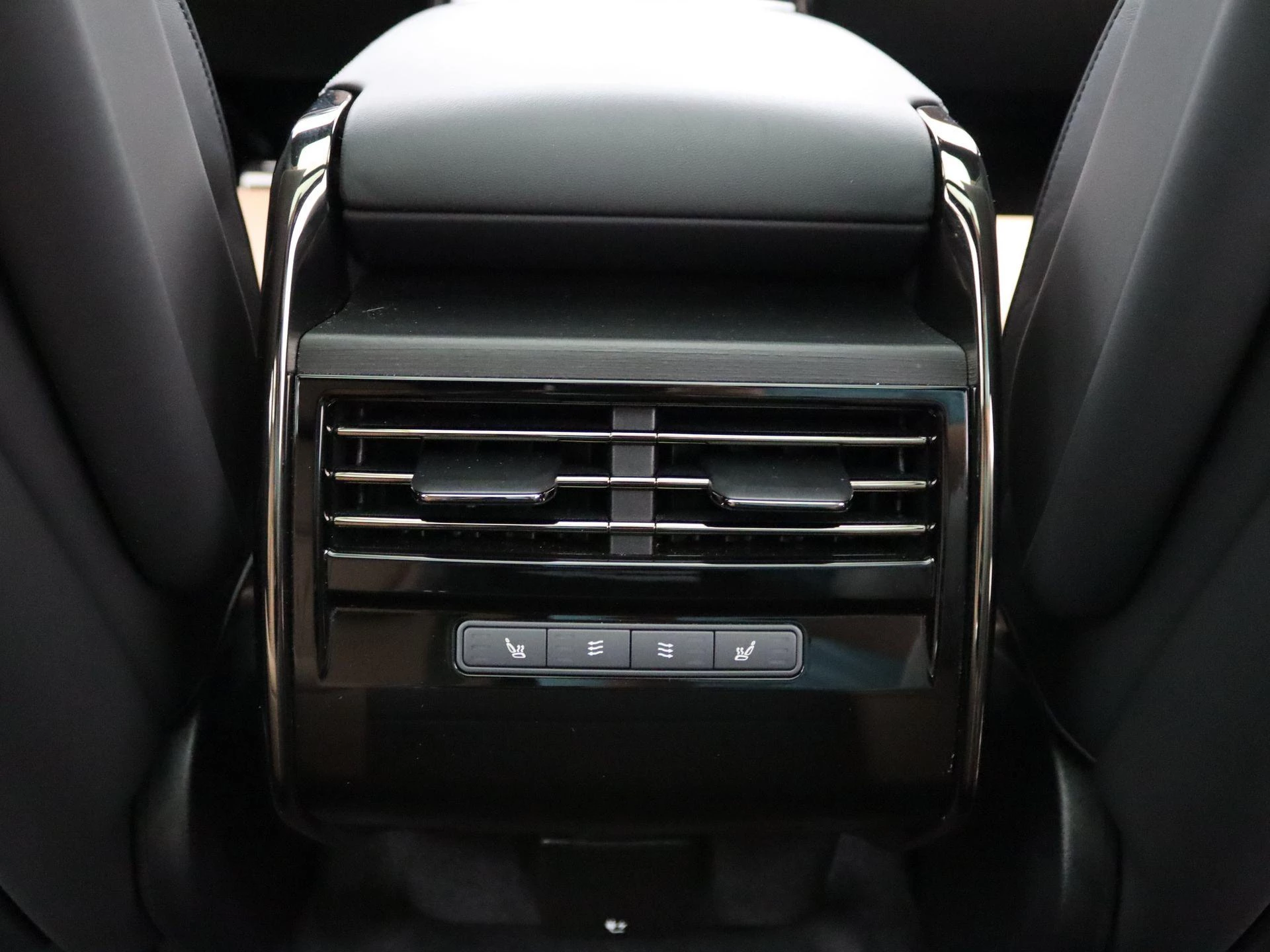 Land Rover-Range Rover Sport-image-38