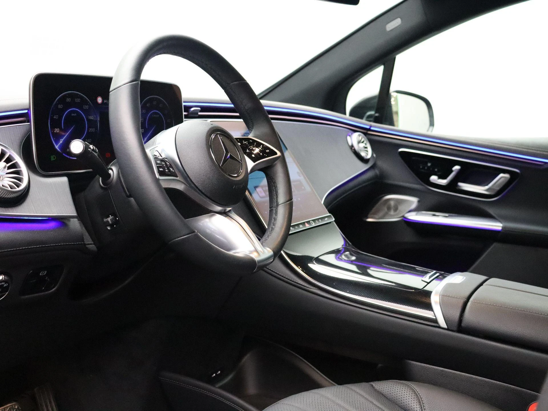 Mercedes-Benz-EQE-image-16