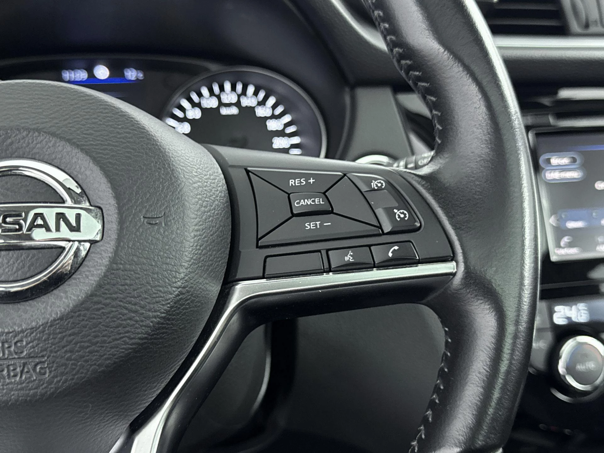 Nissan-QASHQAI-image-14