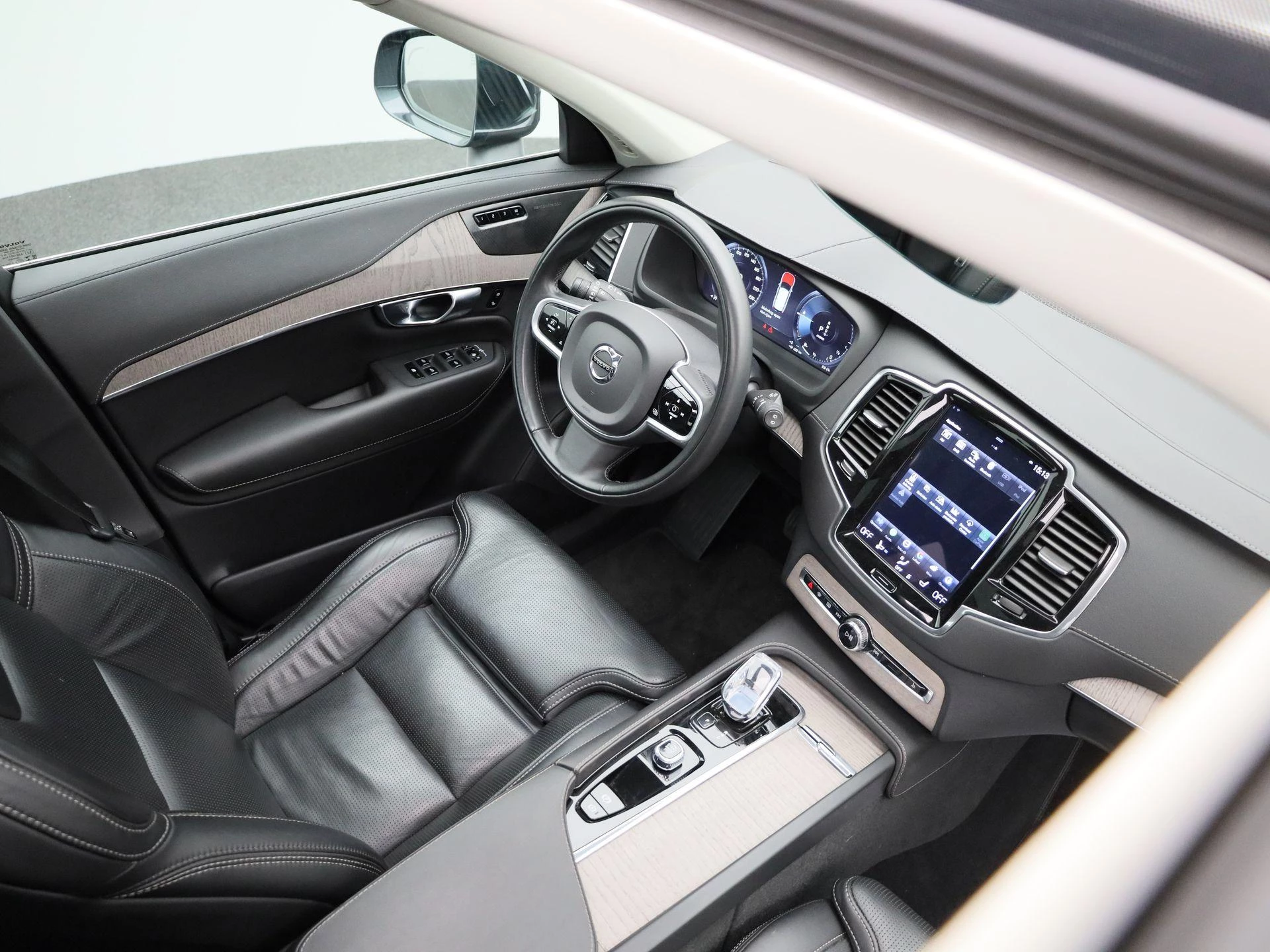 Volvo-XC90-image-2