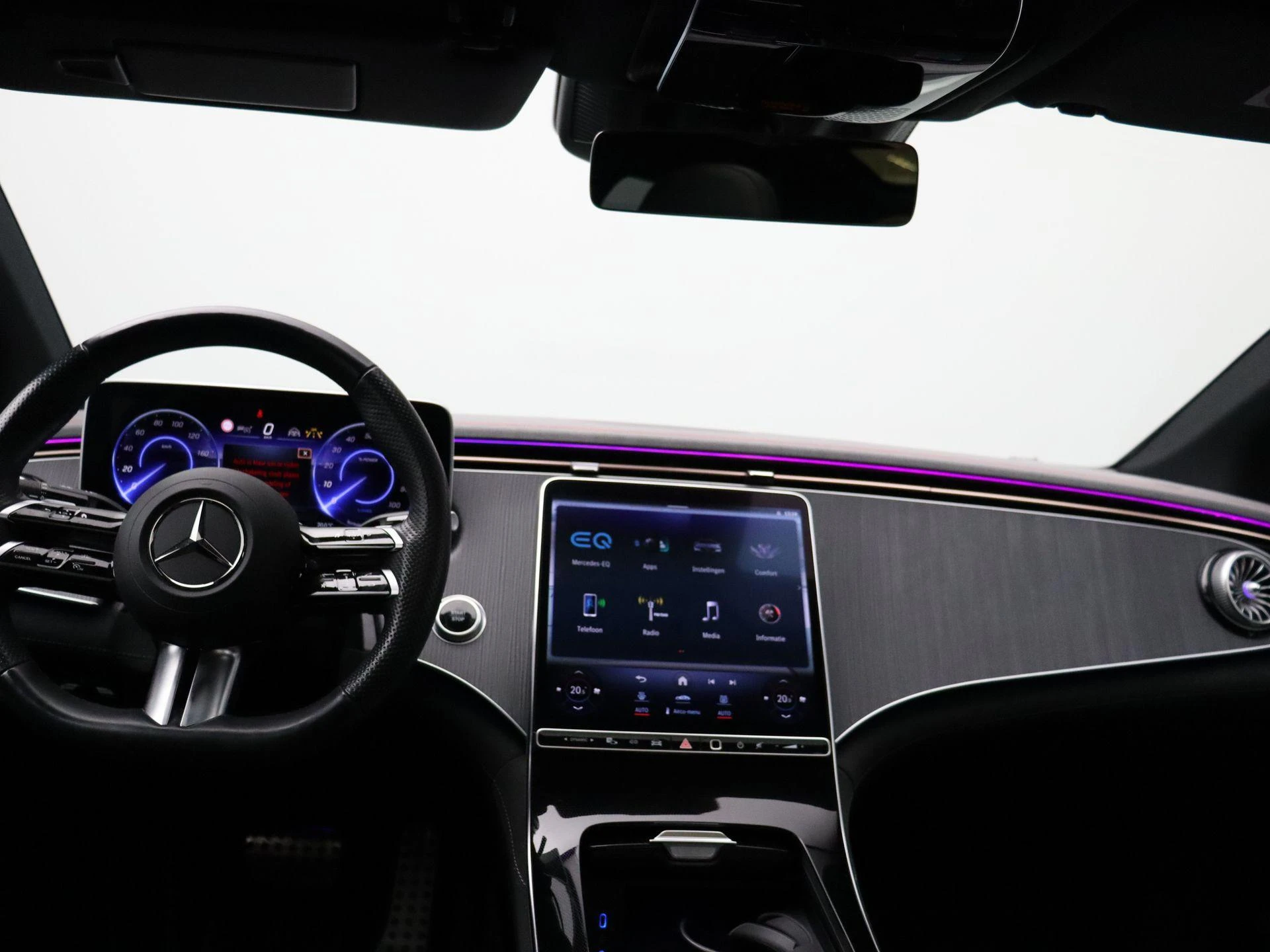 Mercedes-Benz-EQE-image-26