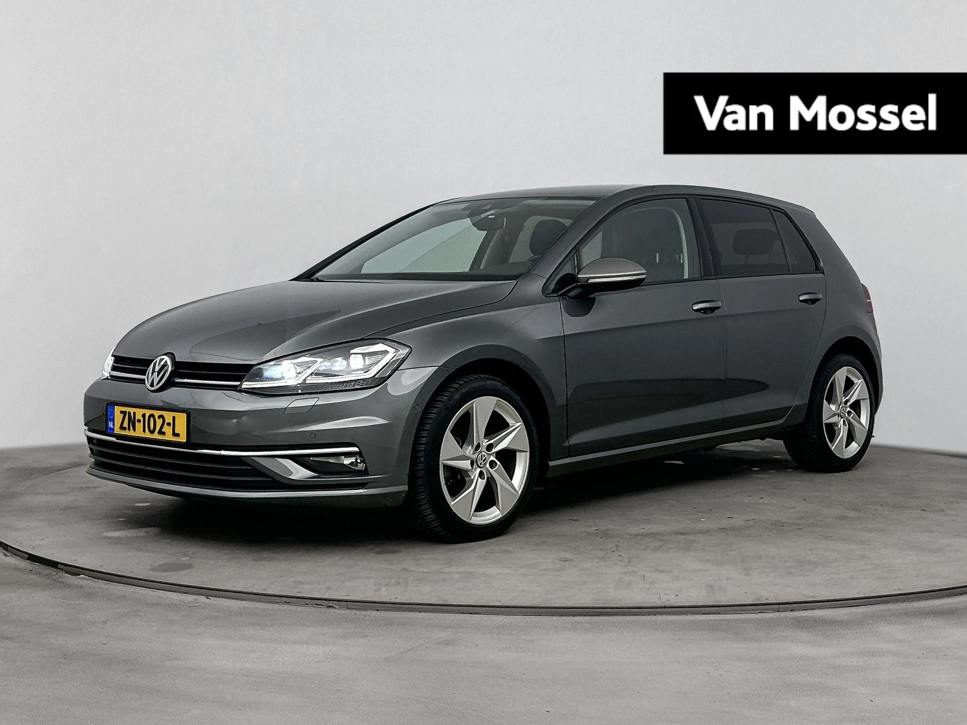 Volkswagen-Golf-image-0