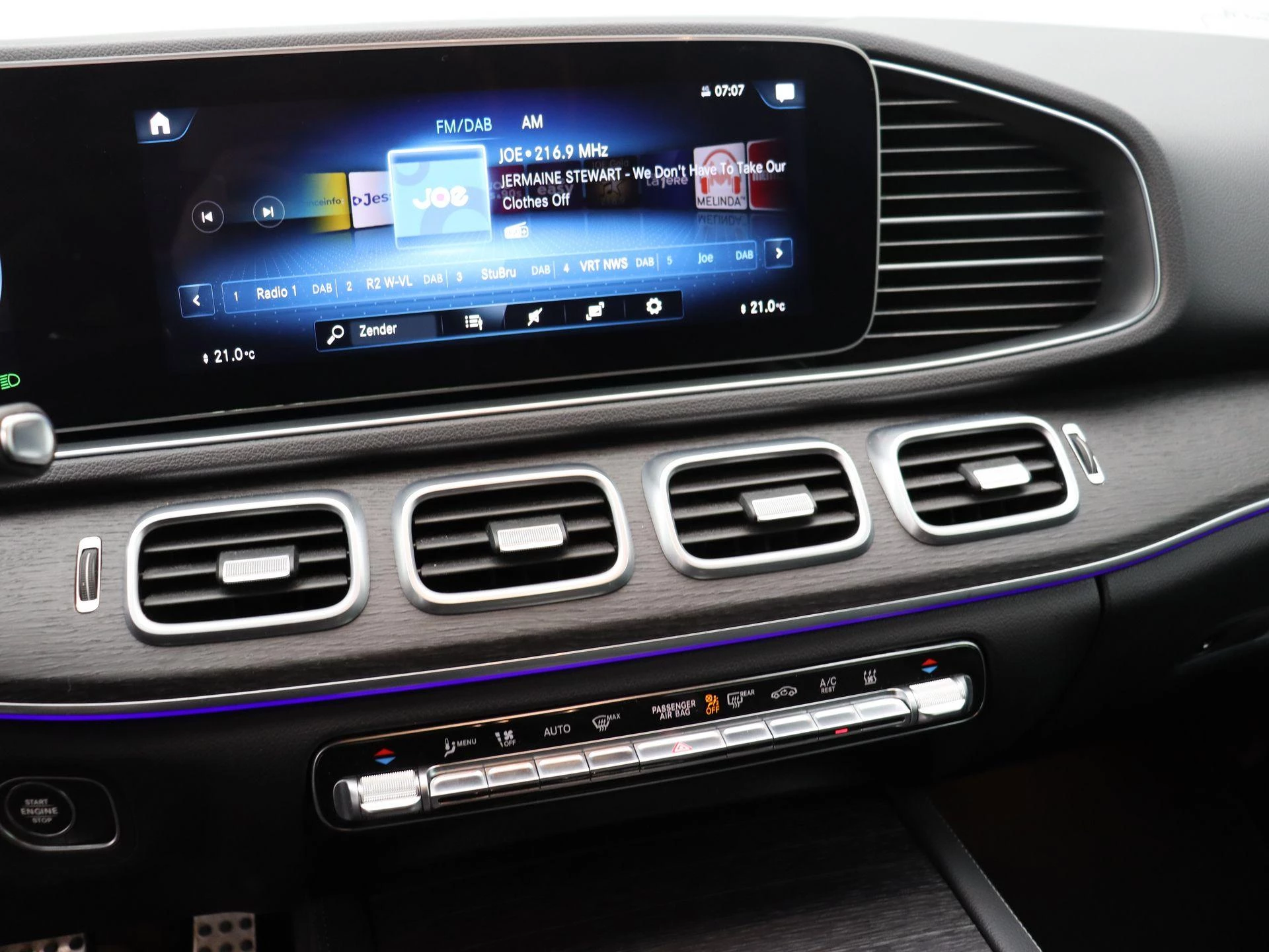 Mercedes-Benz-GLE-image-11