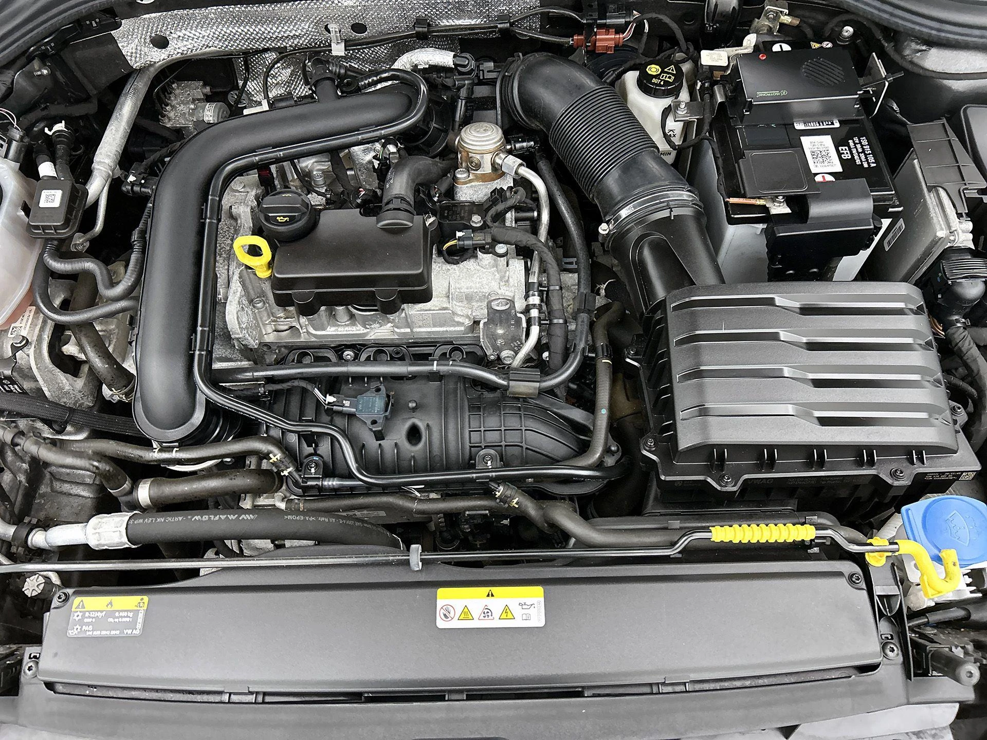 Volkswagen-Golf-image-9