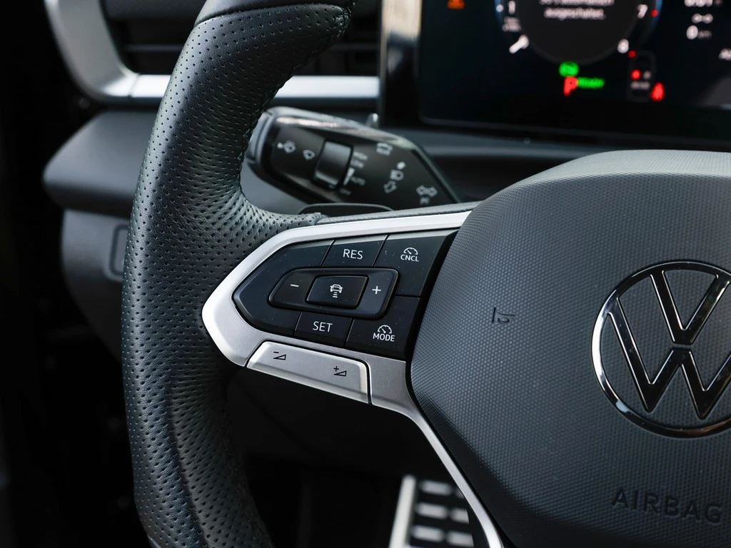 Volkswagen-T-Roc-image-13