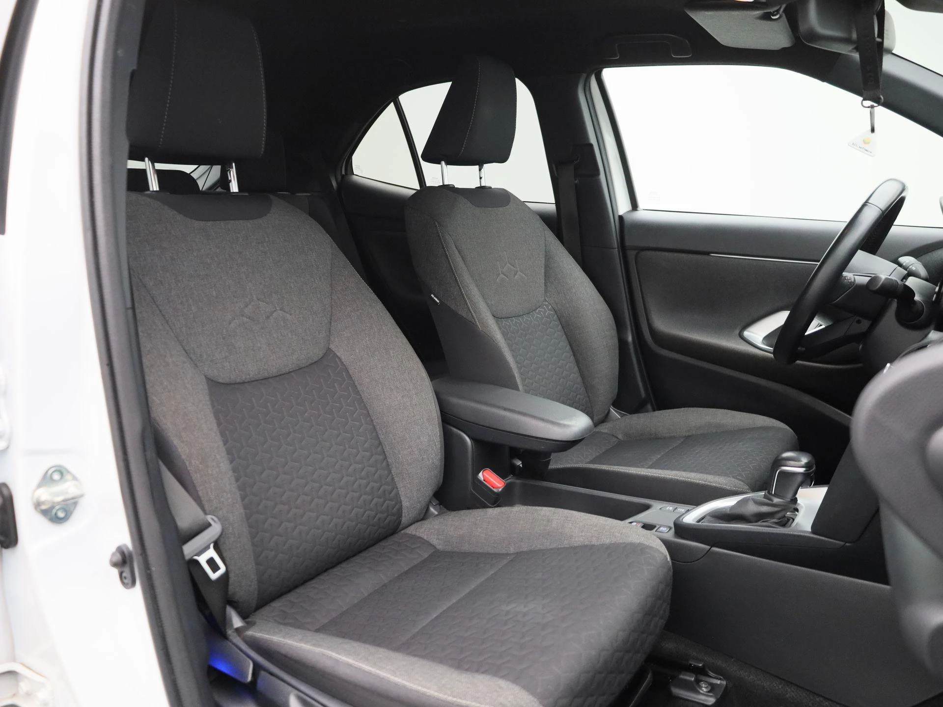 Toyota-Yaris Cross-image-35