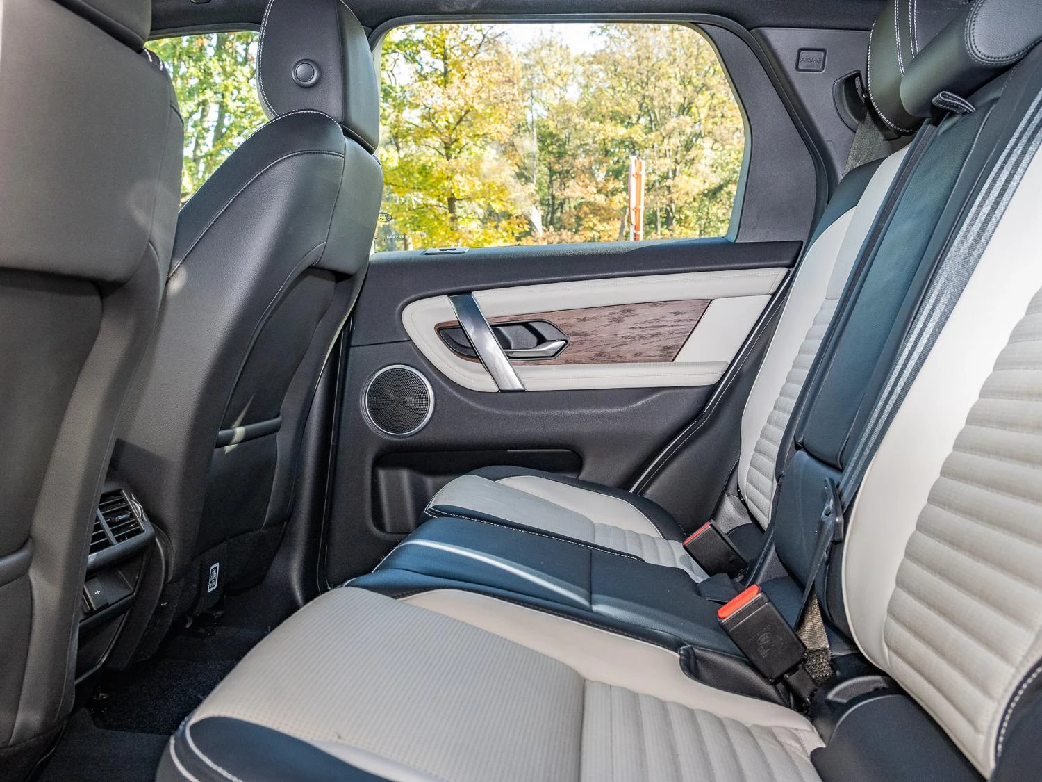Land Rover-Discovery Sport-image-16