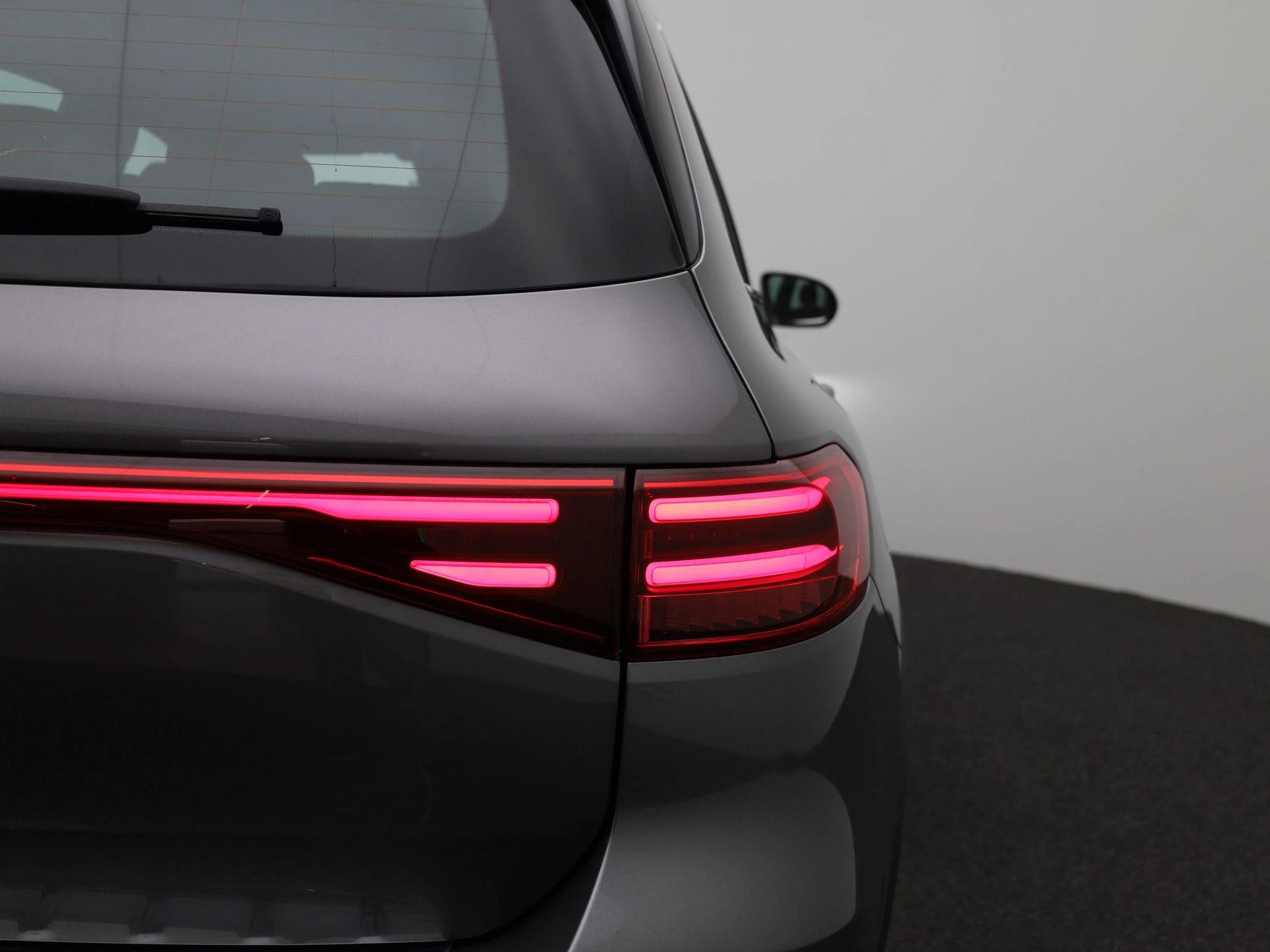 Mercedes-Benz-EQB-image-42