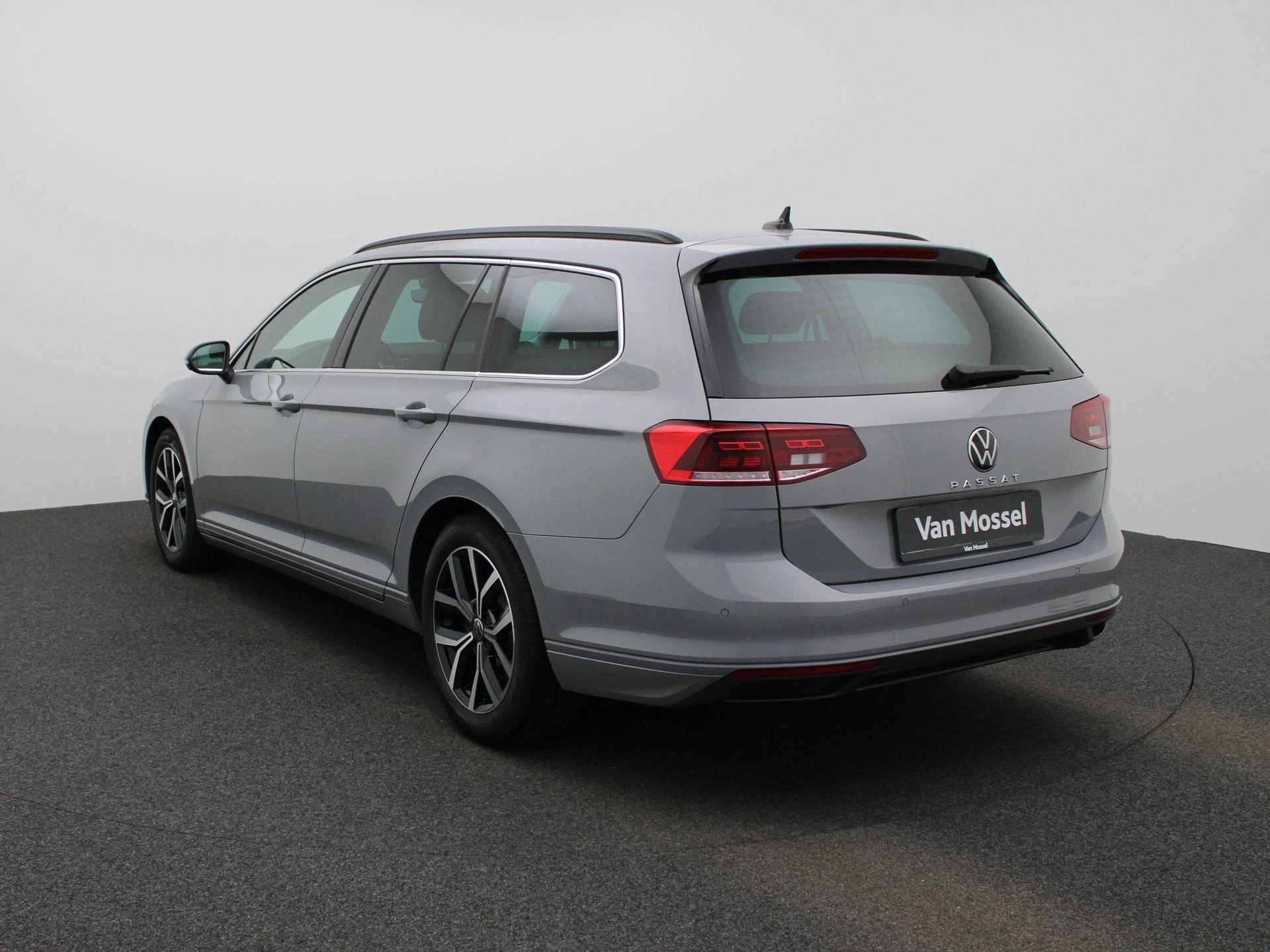 Volkswagen-Passat-image-1